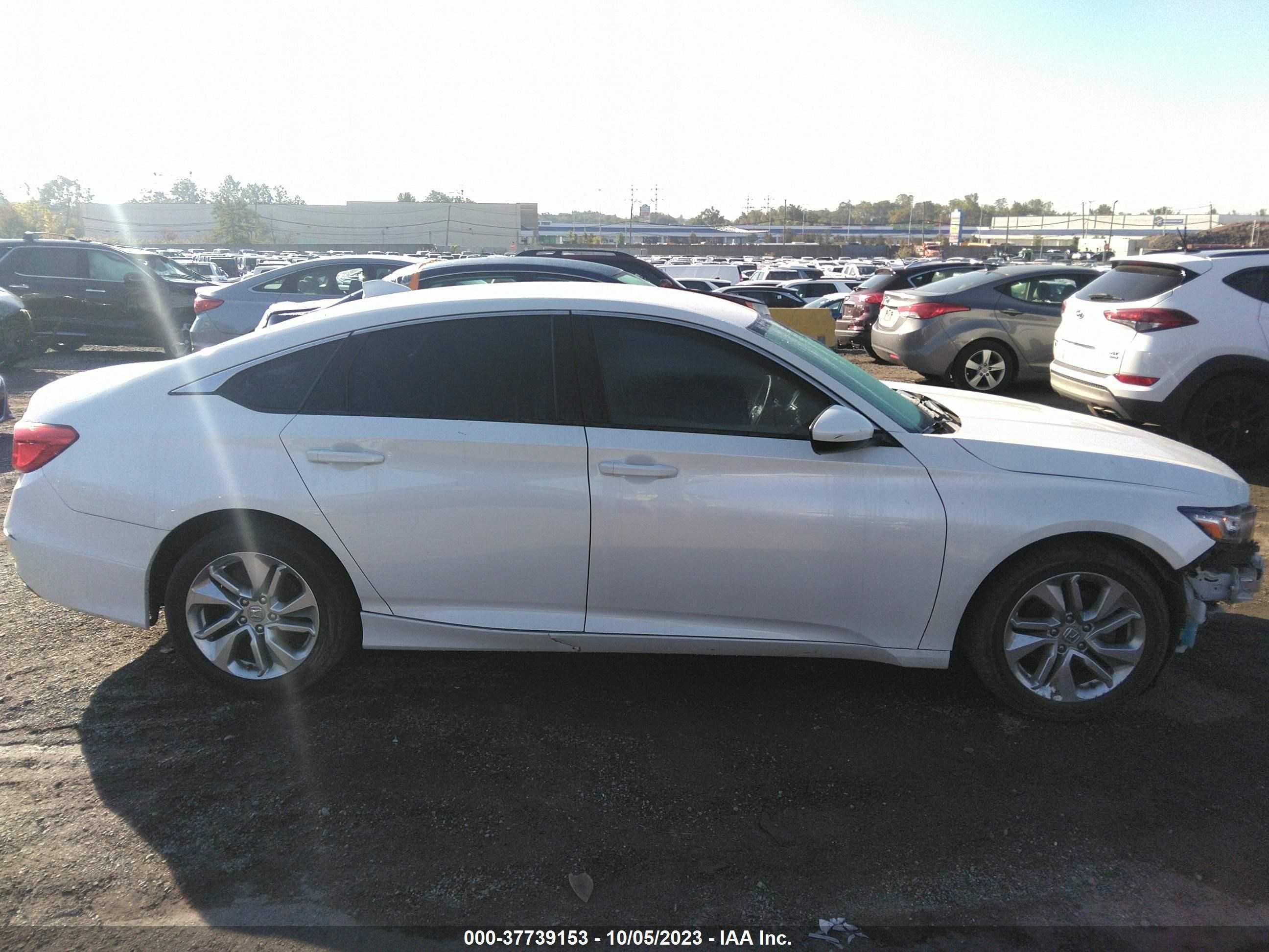 Photo 12 VIN: 1HGCV1F10KA157837 - HONDA ACCORD 