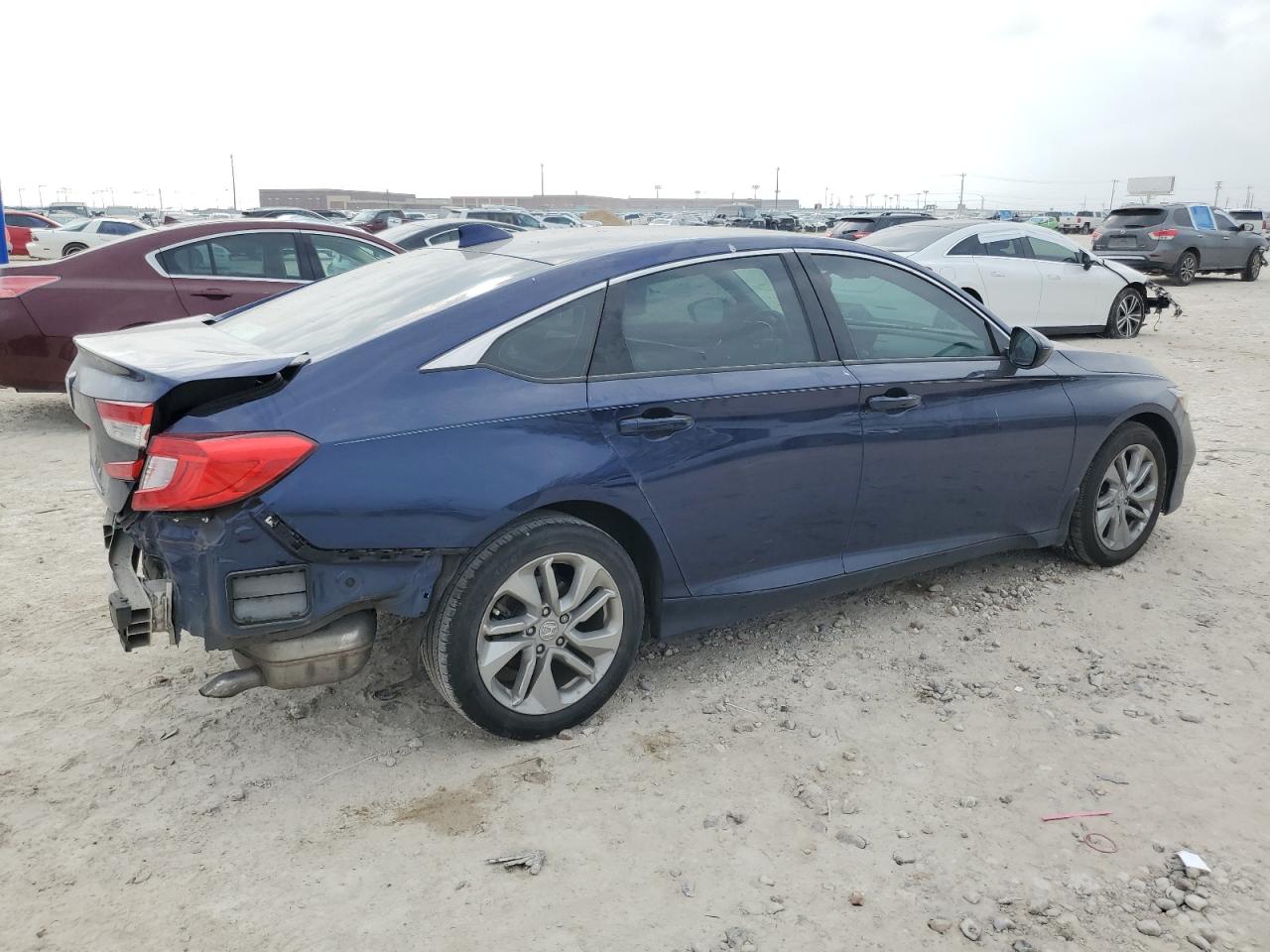 Photo 2 VIN: 1HGCV1F10LA083658 - HONDA ACCORD 