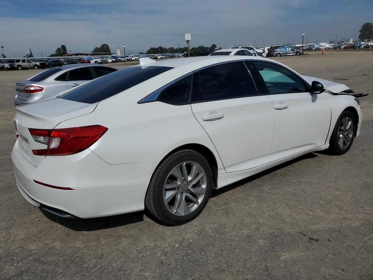 Photo 2 VIN: 1HGCV1F10LA093641 - HONDA ACCORD 