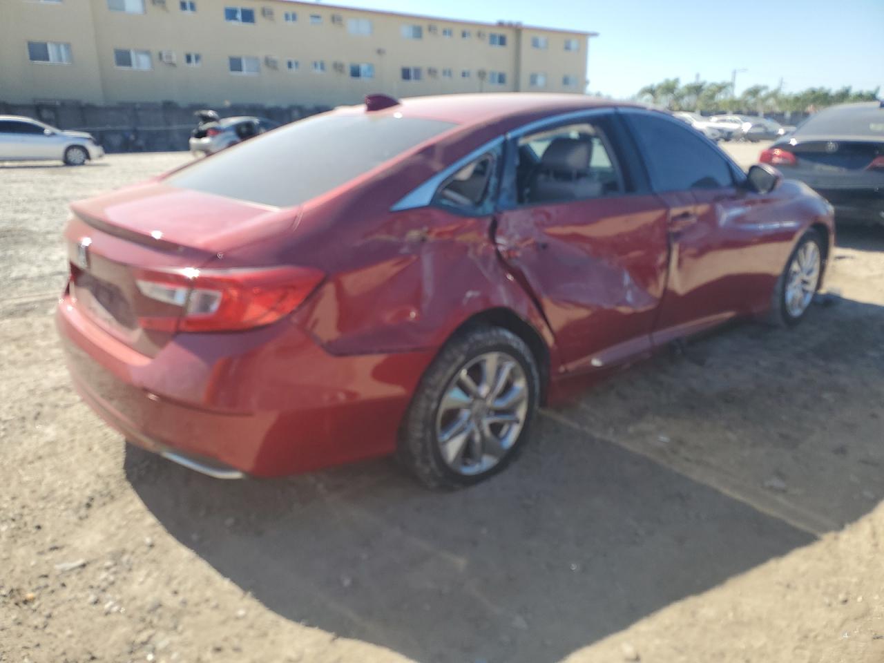 Photo 2 VIN: 1HGCV1F10LA116500 - HONDA ACCORD 