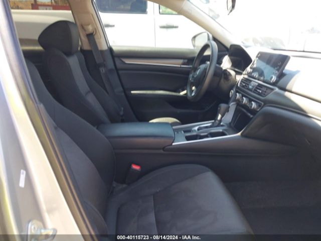 Photo 4 VIN: 1HGCV1F11JA241227 - HONDA ACCORD 