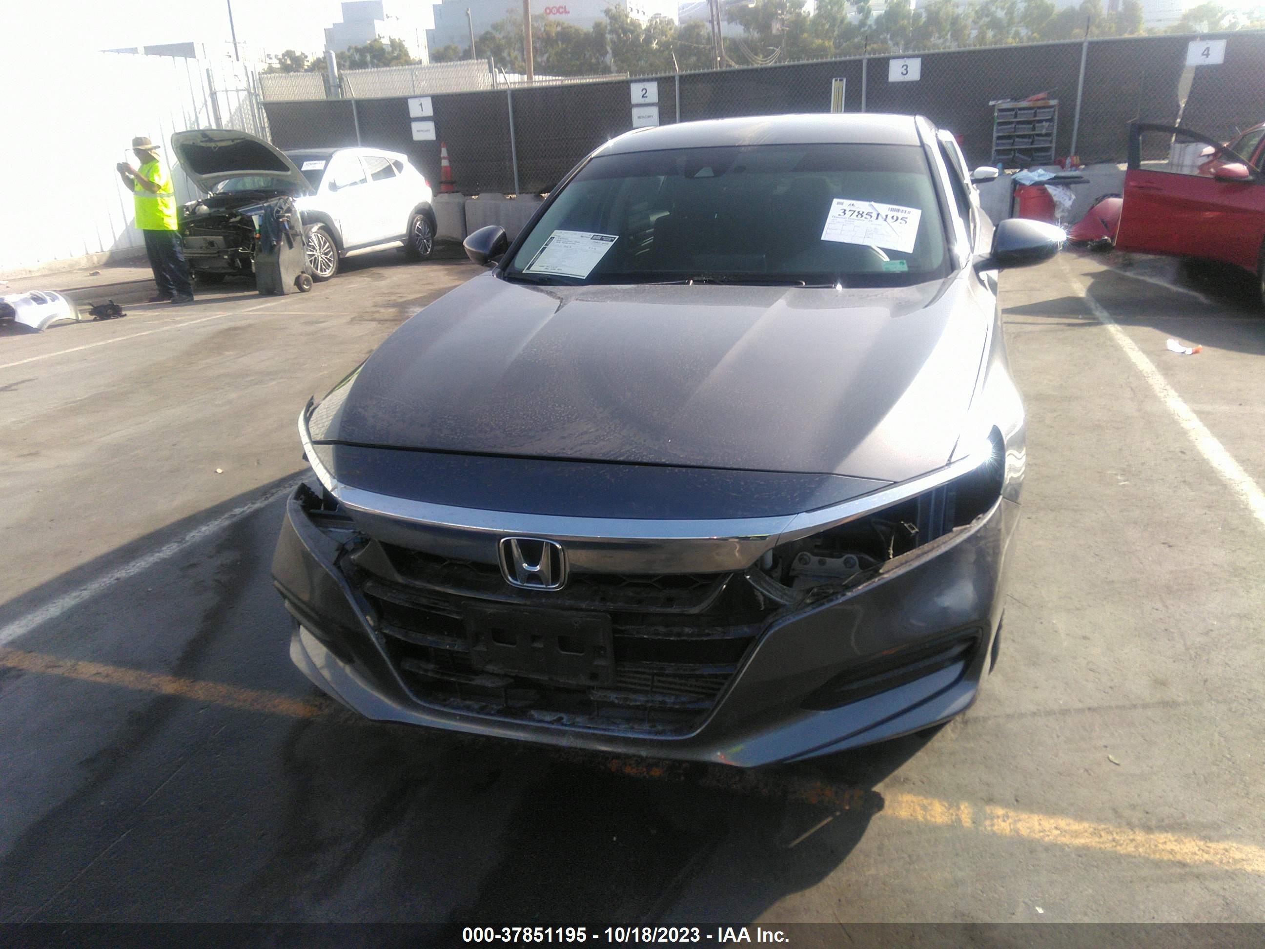 Photo 11 VIN: 1HGCV1F11JA268203 - HONDA ACCORD 