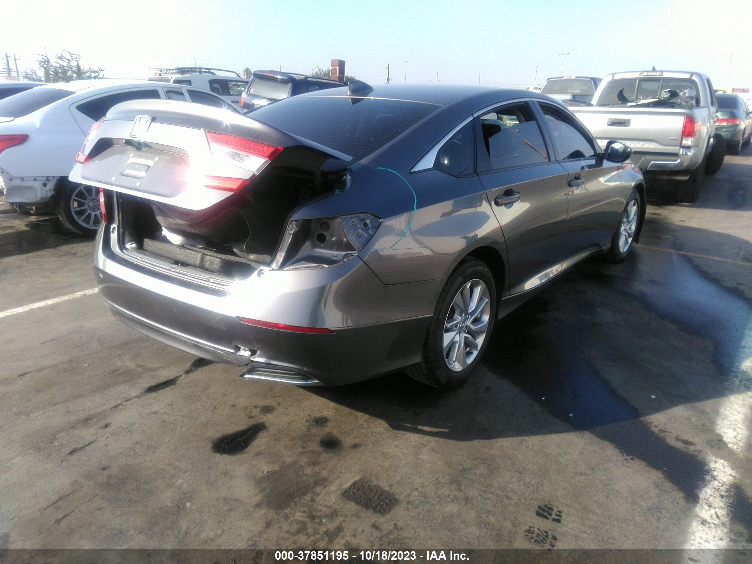 Photo 3 VIN: 1HGCV1F11JA268203 - HONDA ACCORD 