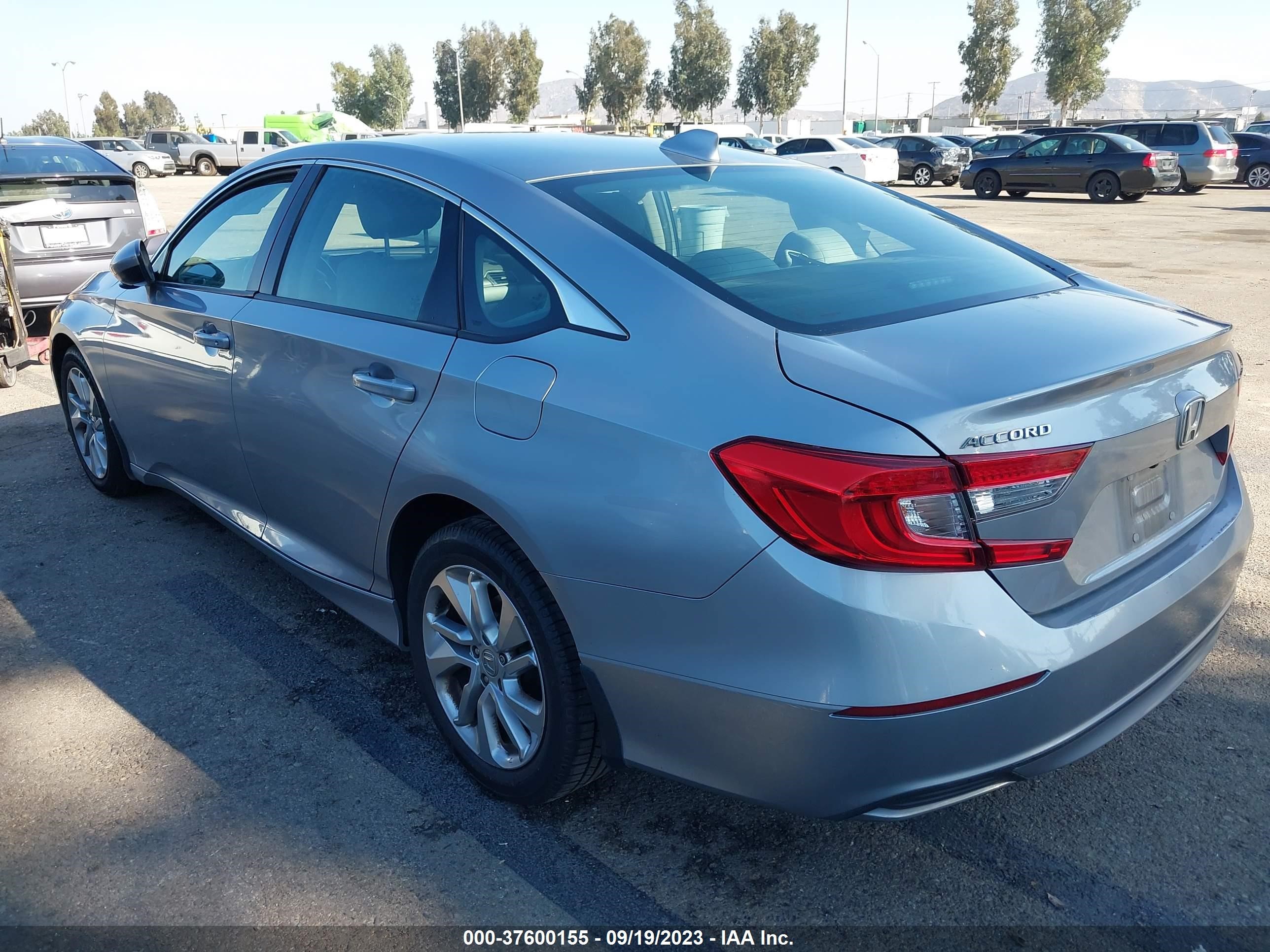 Photo 2 VIN: 1HGCV1F11KA158298 - HONDA ACCORD 