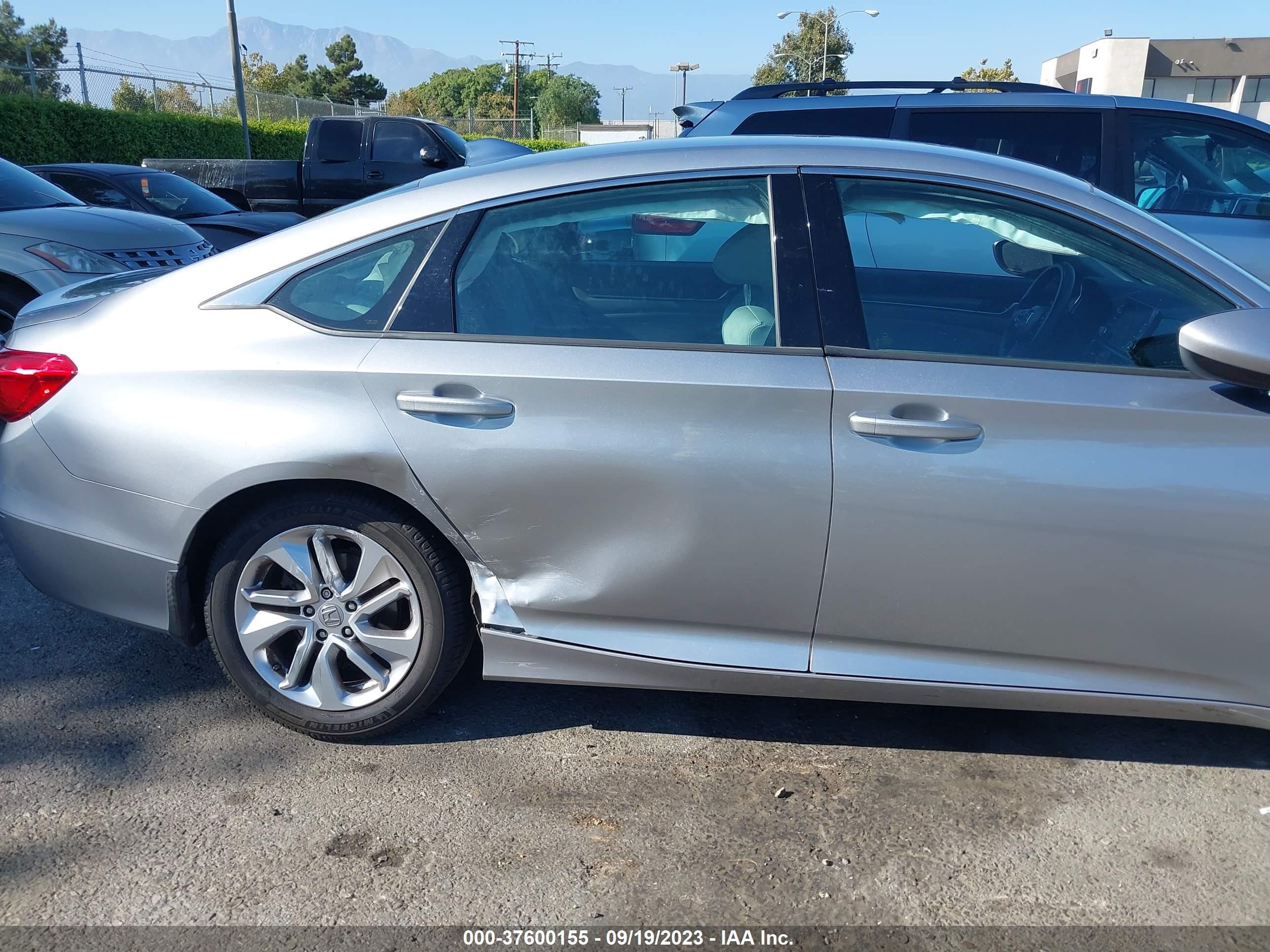 Photo 5 VIN: 1HGCV1F11KA158298 - HONDA ACCORD 