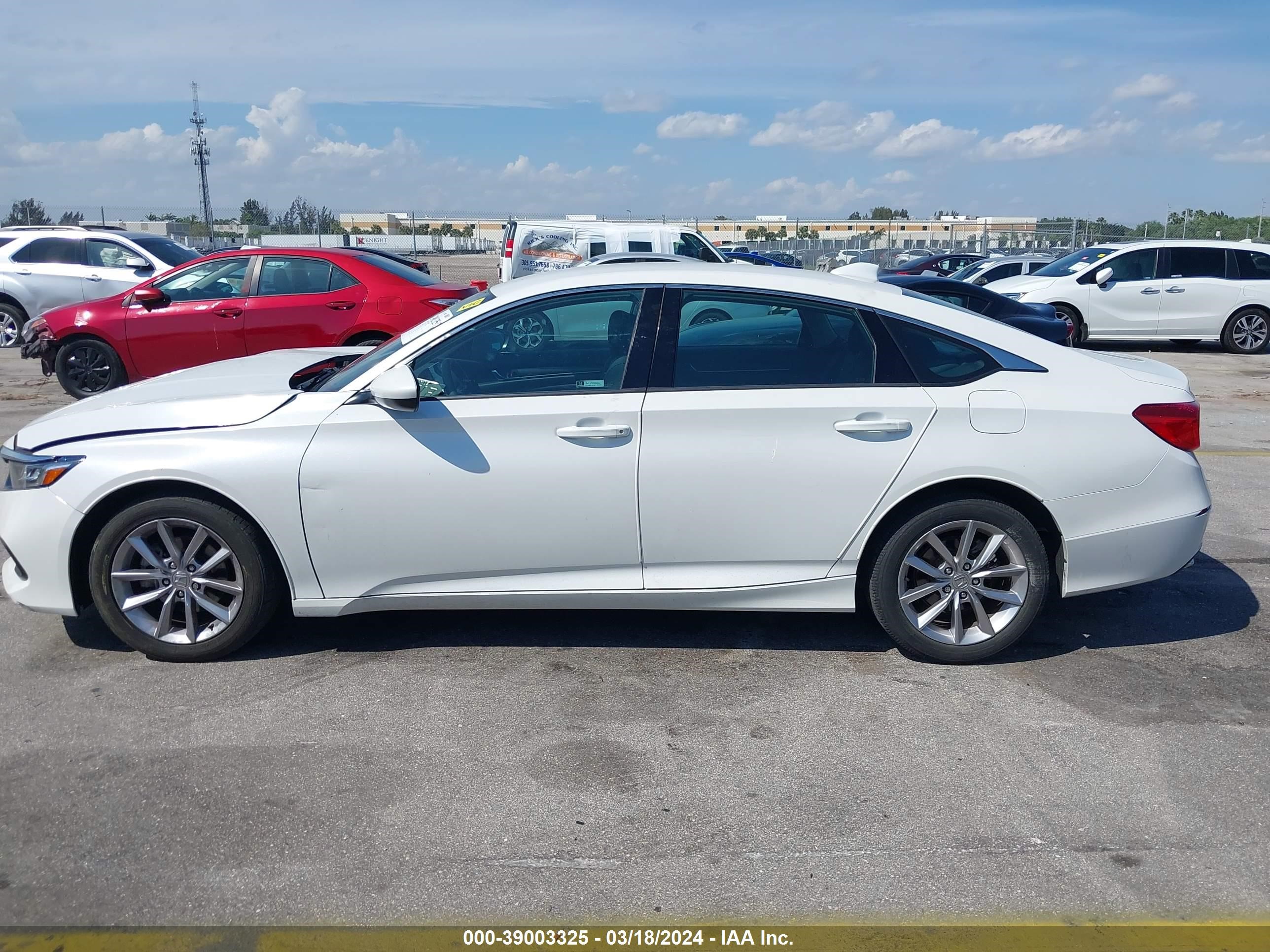 Photo 13 VIN: 1HGCV1F11MA014267 - HONDA ACCORD 