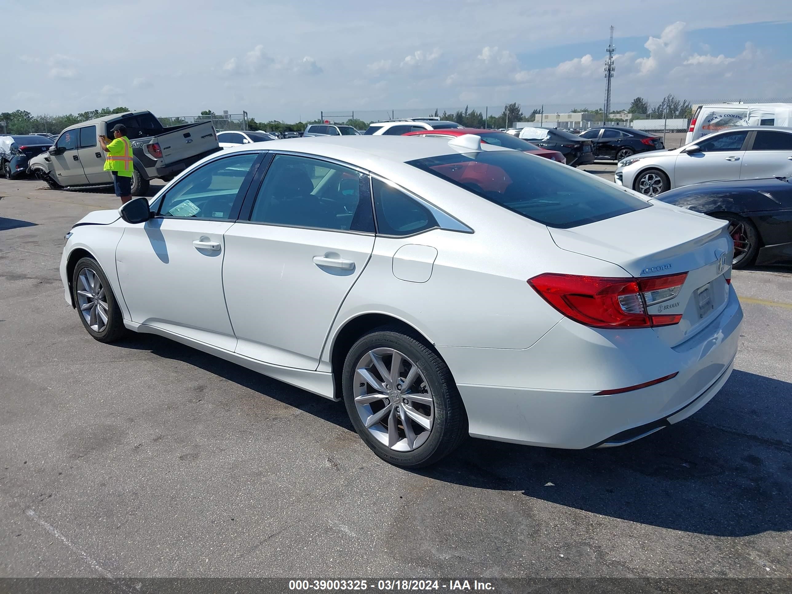 Photo 2 VIN: 1HGCV1F11MA014267 - HONDA ACCORD 