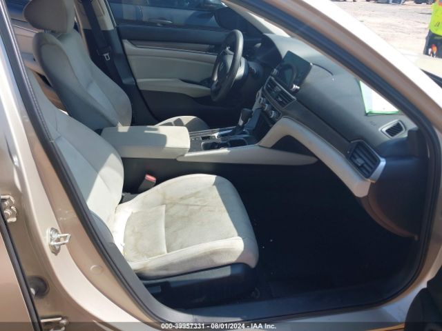 Photo 4 VIN: 1HGCV1F12JA162410 - HONDA ACCORD 