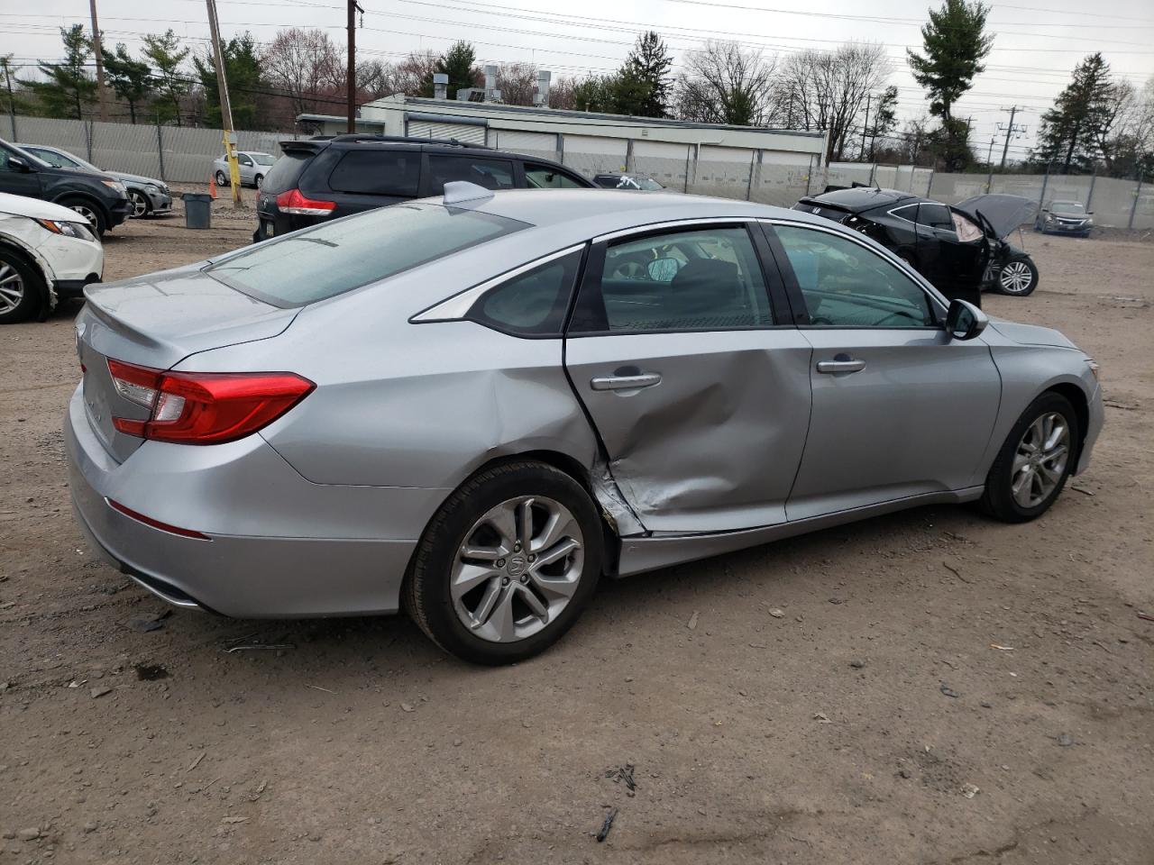 Photo 2 VIN: 1HGCV1F12KA173148 - HONDA ACCORD 