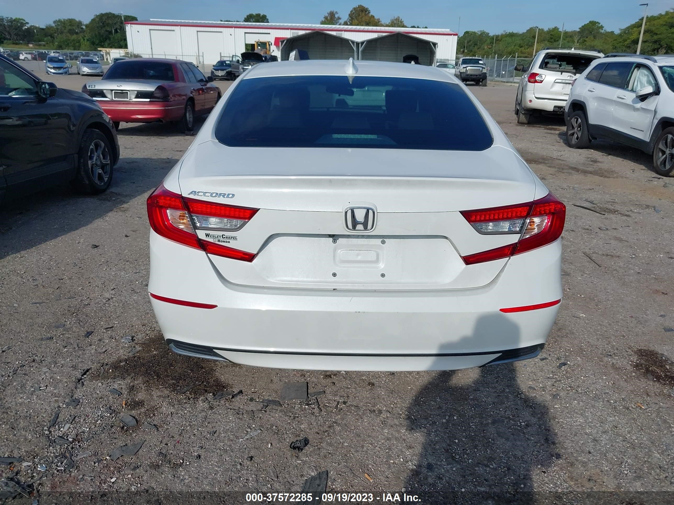 Photo 15 VIN: 1HGCV1F12LA120032 - HONDA ACCORD 