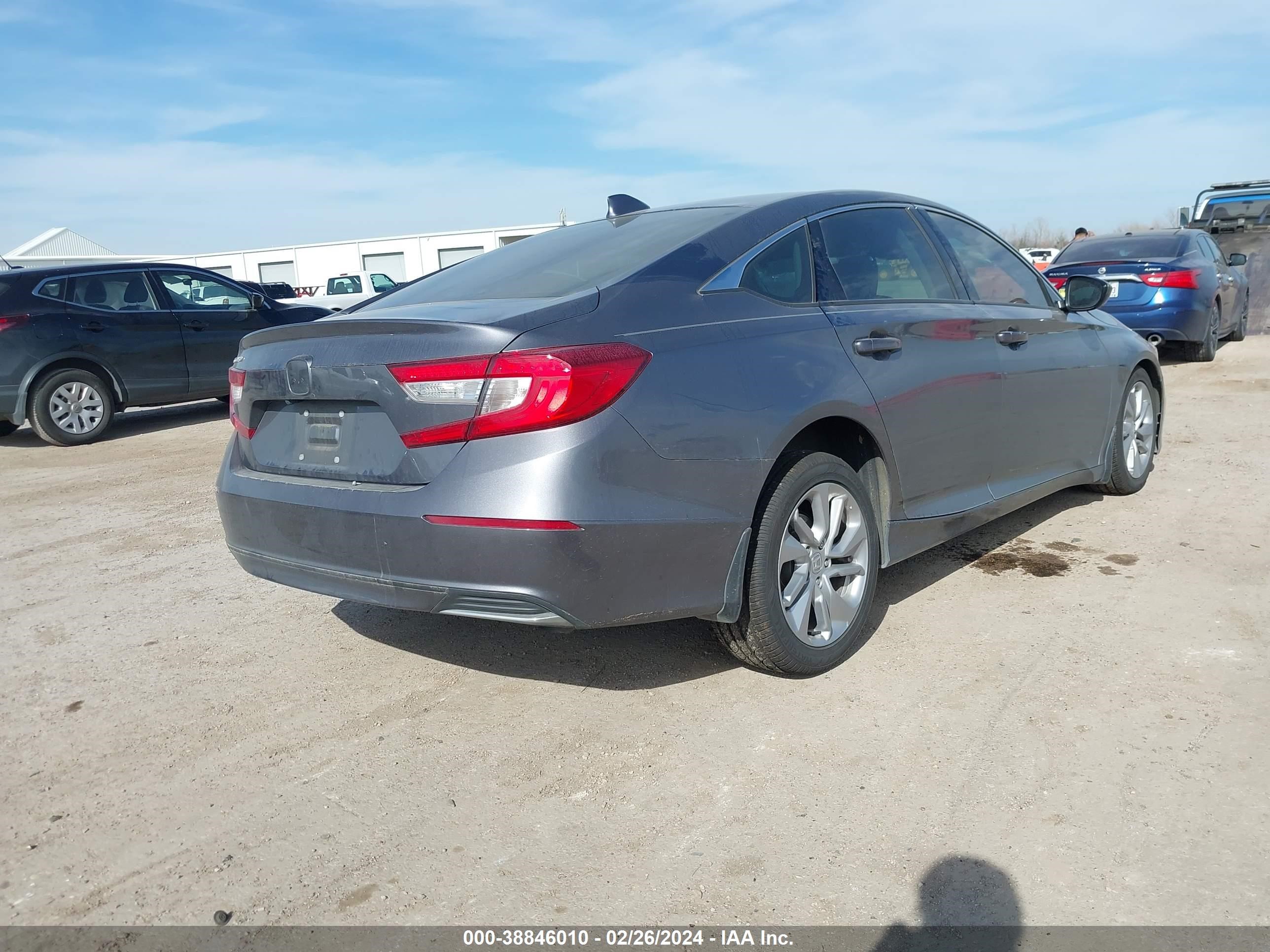 Photo 3 VIN: 1HGCV1F13JA066429 - HONDA ACCORD 