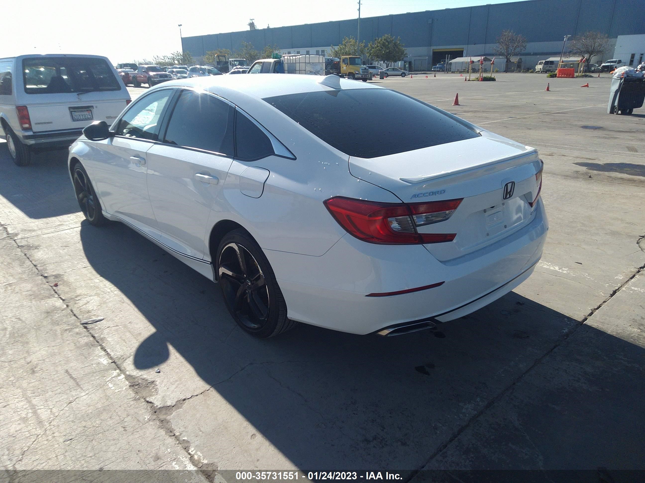 Photo 2 VIN: 1HGCV1F13JA246395 - HONDA ACCORD 