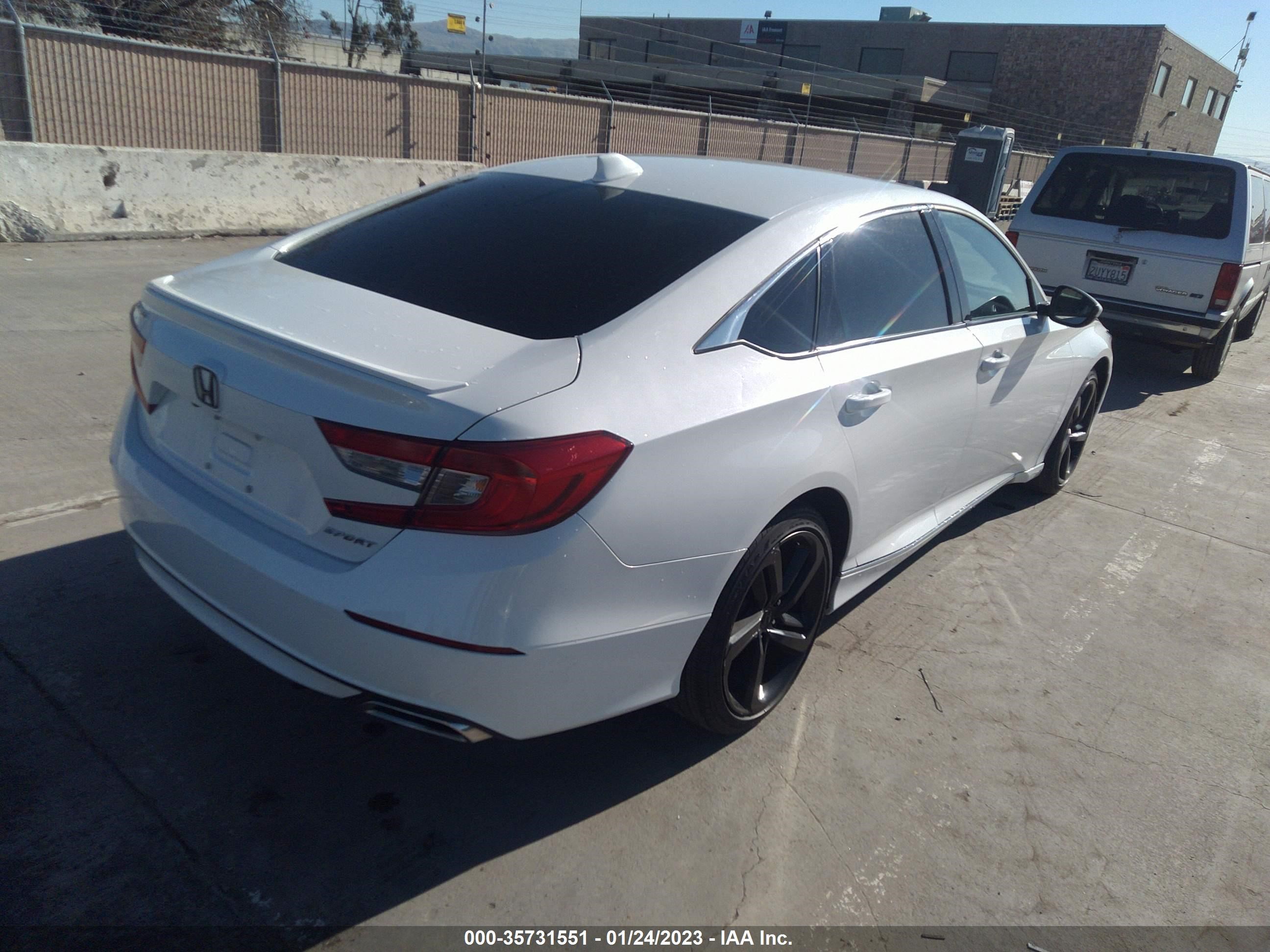 Photo 3 VIN: 1HGCV1F13JA246395 - HONDA ACCORD 