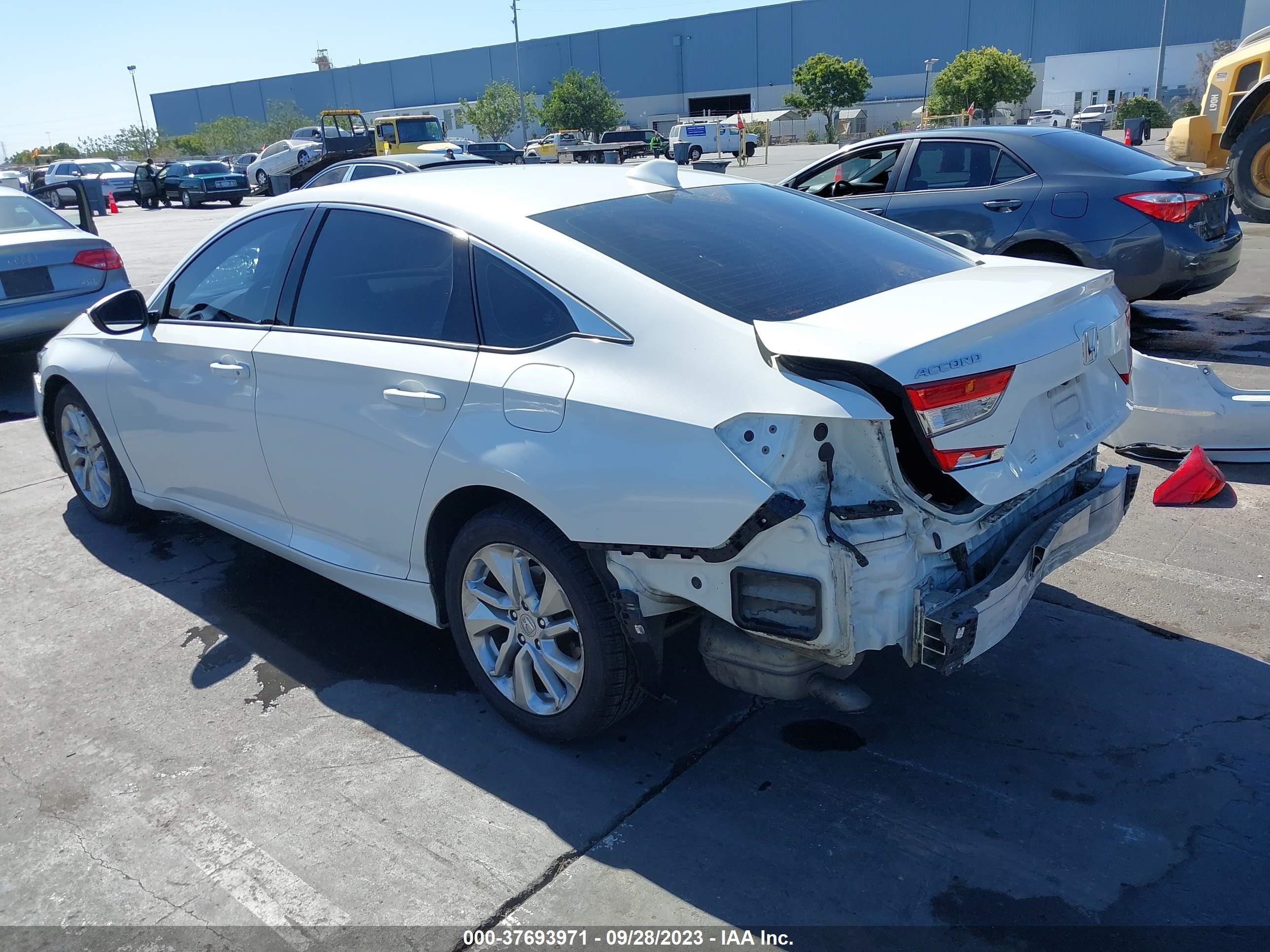 Photo 2 VIN: 1HGCV1F13KA071891 - HONDA ACCORD 