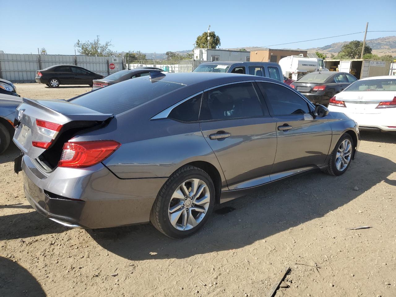 Photo 2 VIN: 1HGCV1F13LA099143 - HONDA ACCORD 