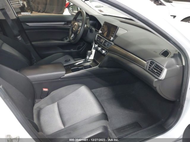 Photo 4 VIN: 1HGCV1F13LA138667 - HONDA ACCORD 