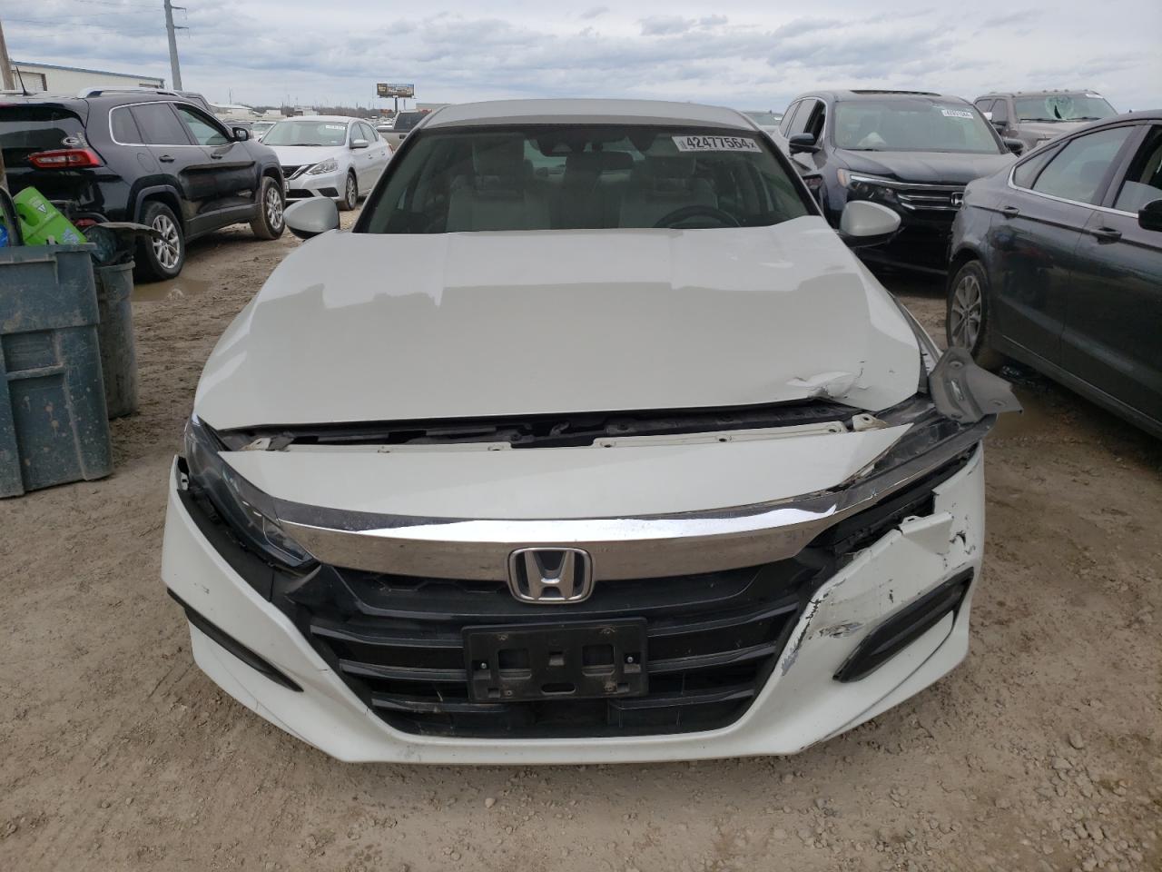 Photo 4 VIN: 1HGCV1F14JA077052 - HONDA ACCORD 