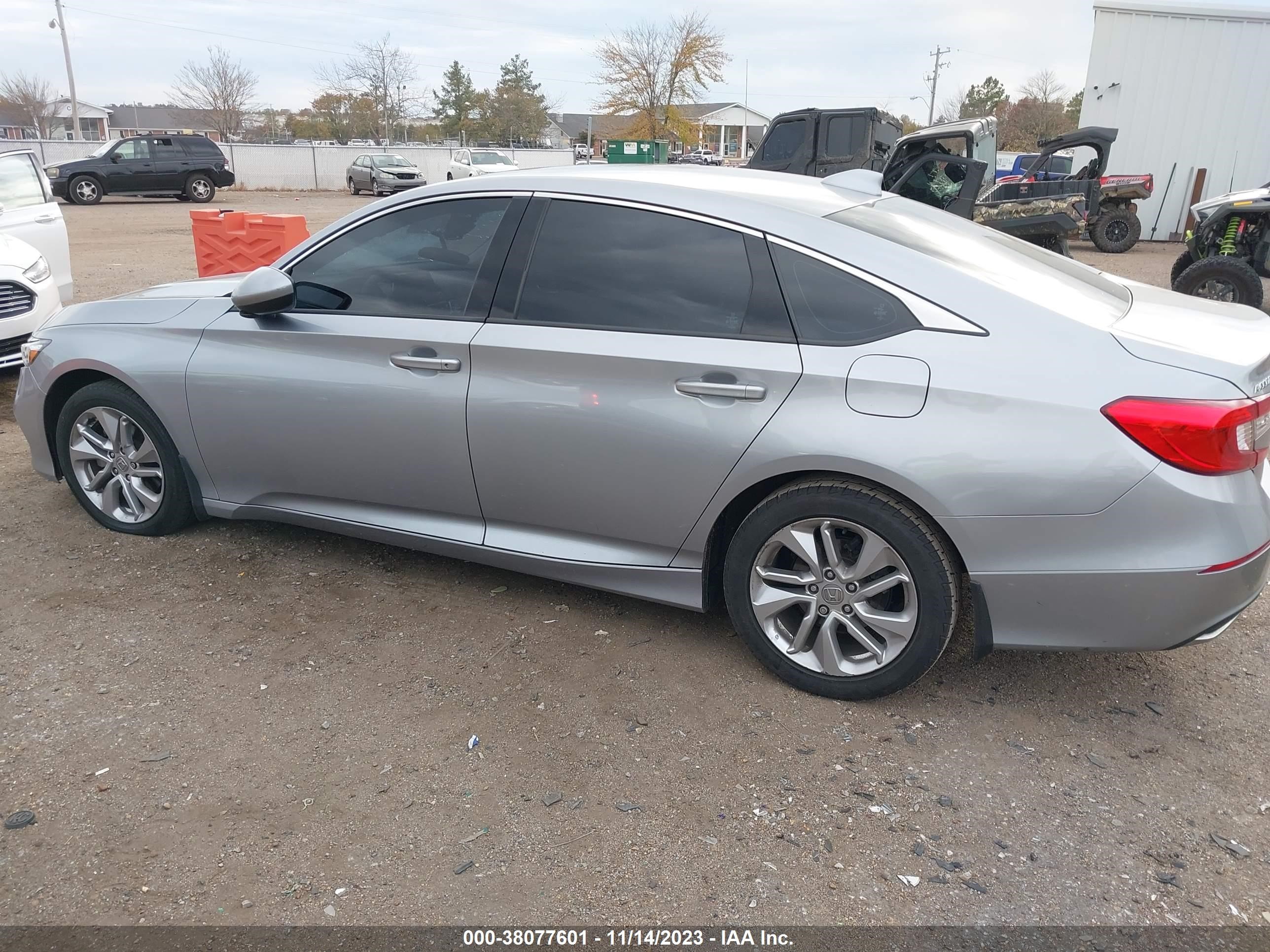 Photo 13 VIN: 1HGCV1F14JA249774 - HONDA ACCORD 