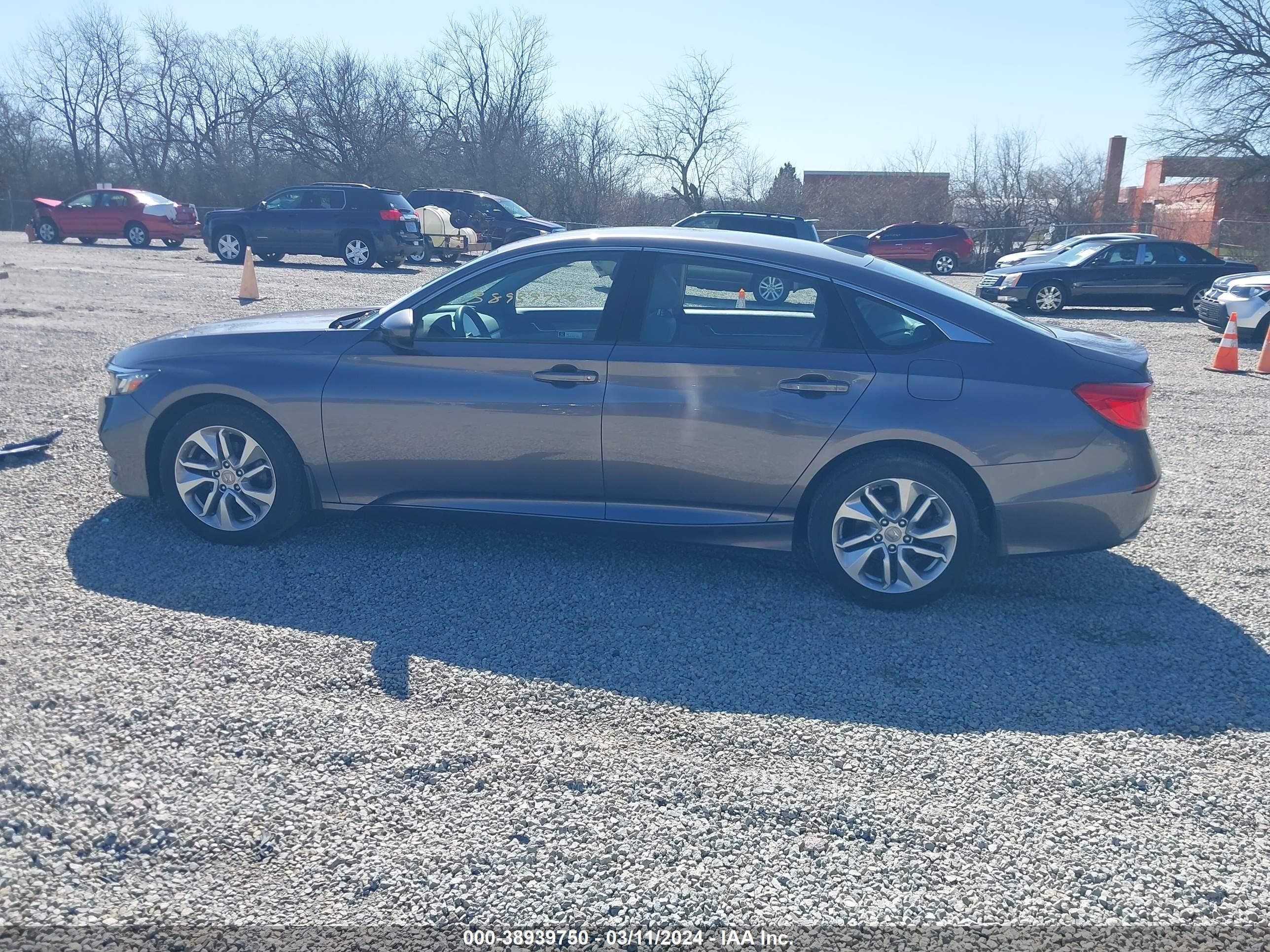 Photo 14 VIN: 1HGCV1F14JA263061 - HONDA ACCORD 