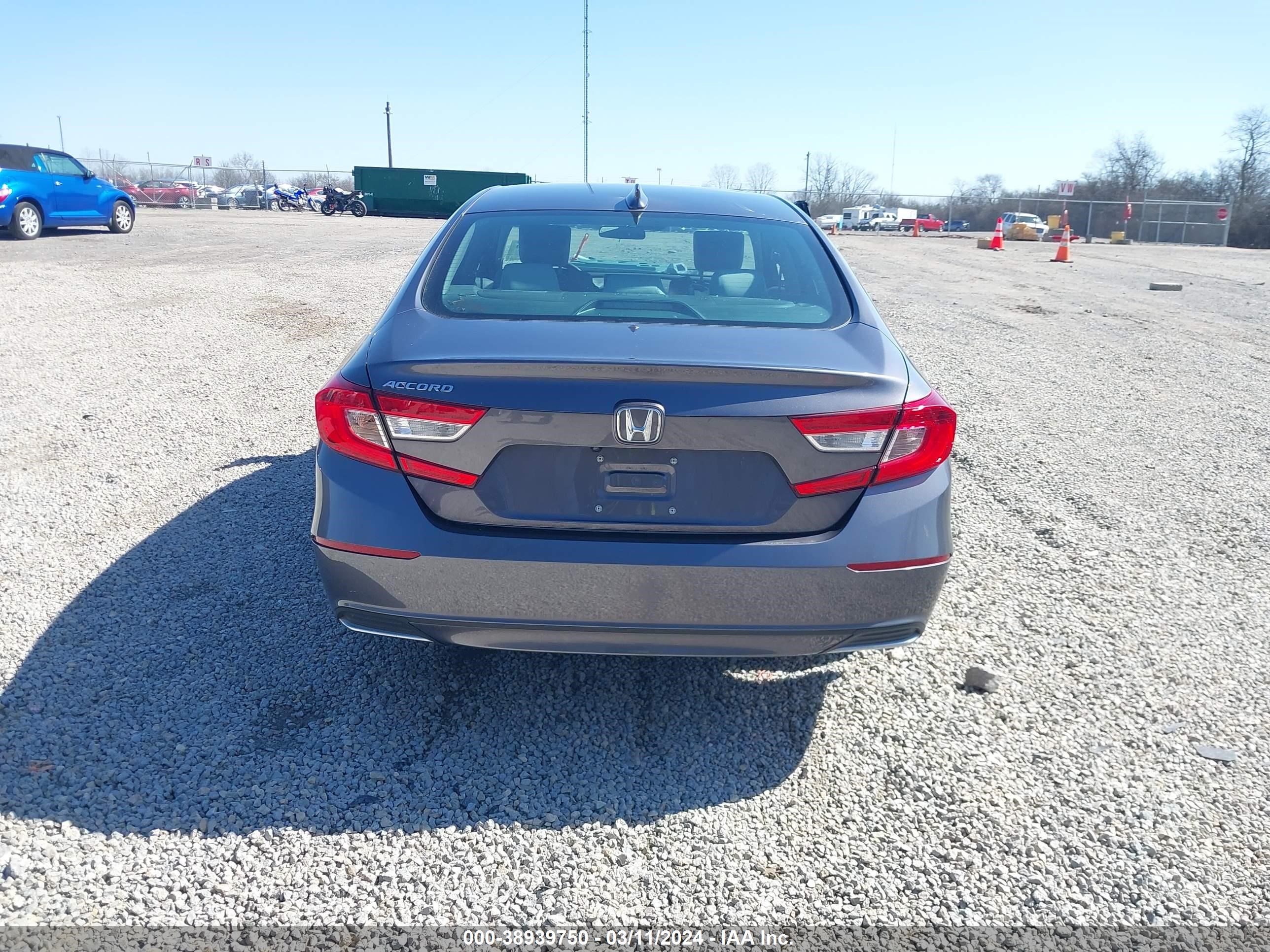 Photo 16 VIN: 1HGCV1F14JA263061 - HONDA ACCORD 