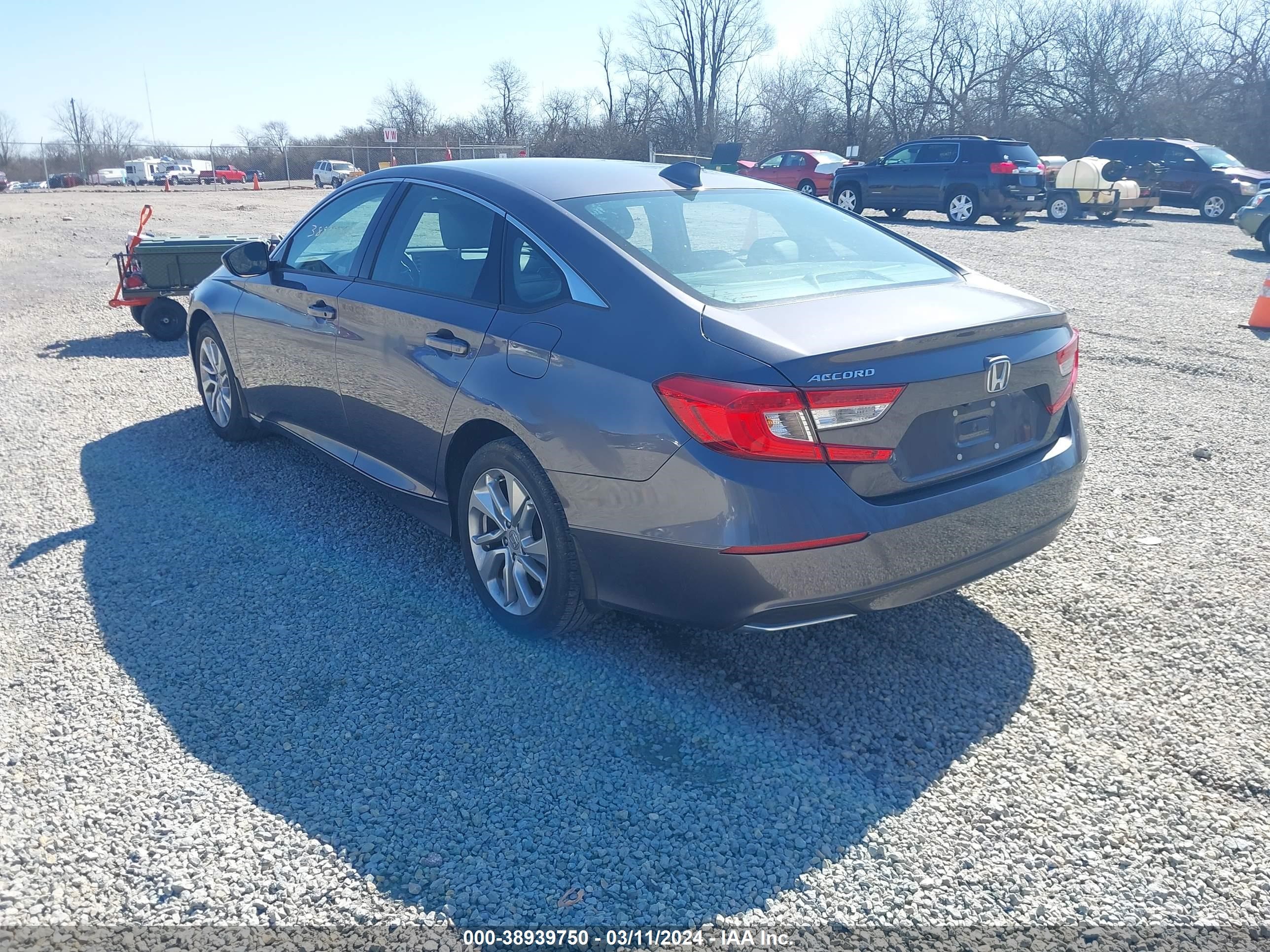 Photo 2 VIN: 1HGCV1F14JA263061 - HONDA ACCORD 