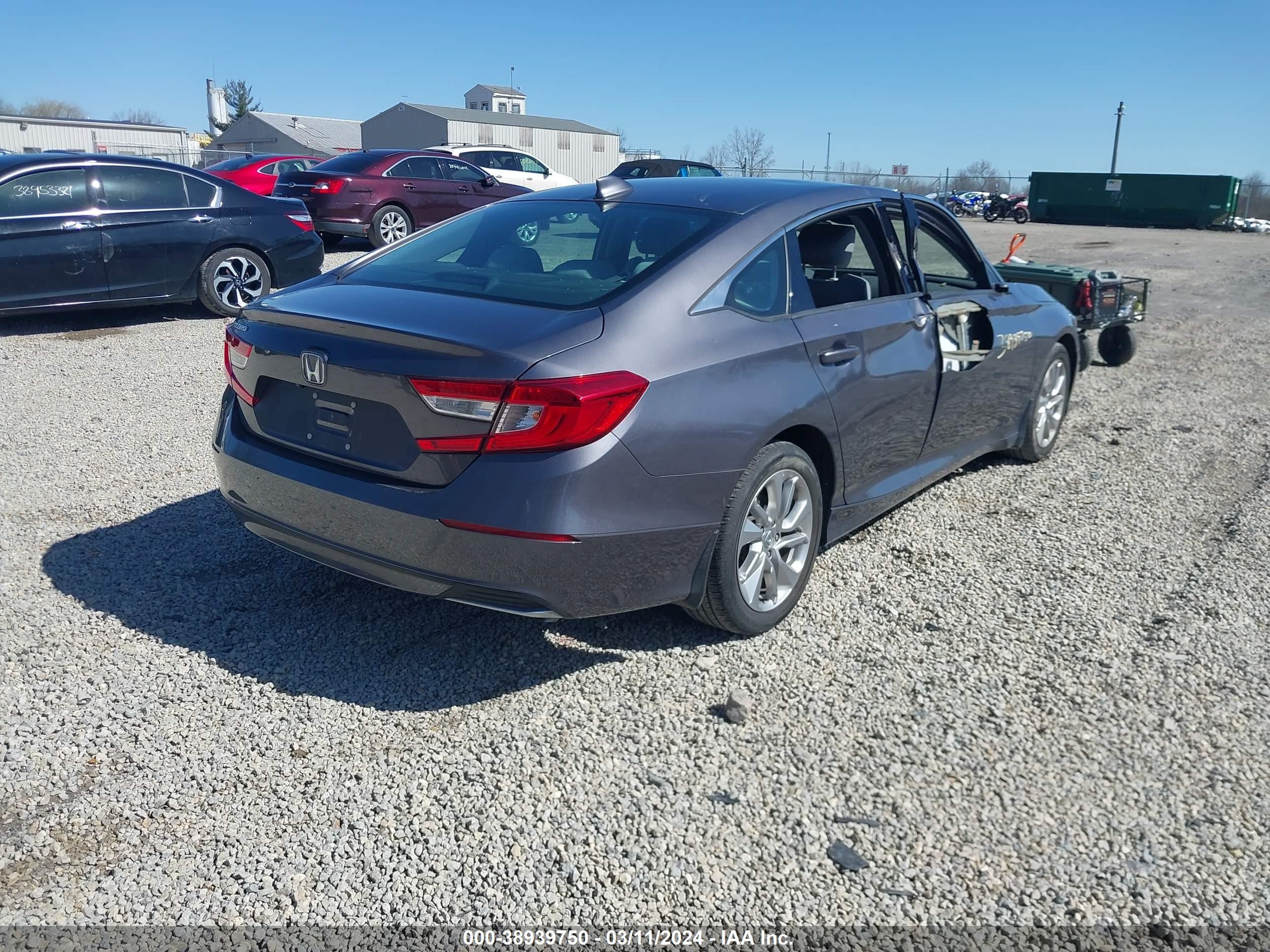 Photo 3 VIN: 1HGCV1F14JA263061 - HONDA ACCORD 