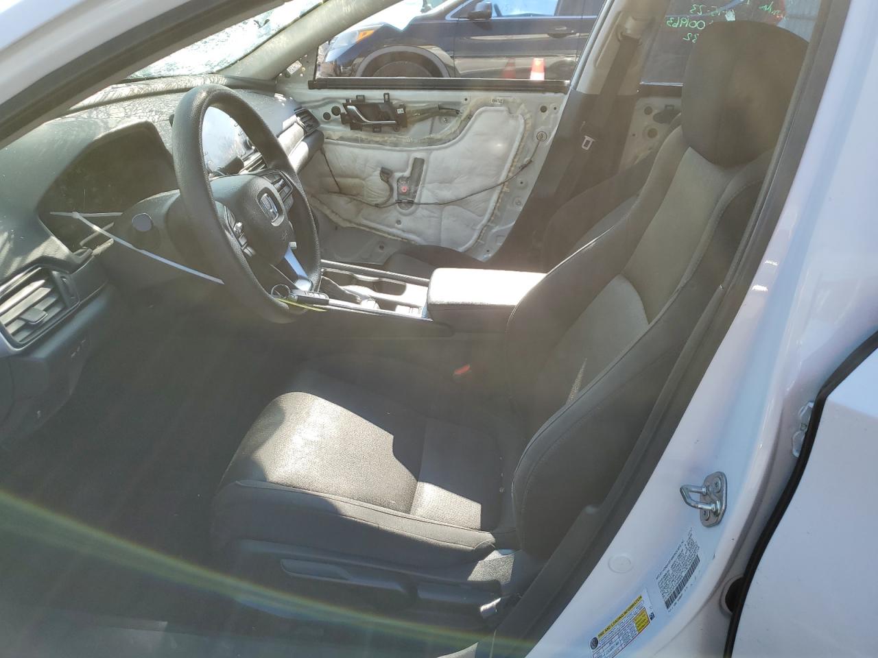 Photo 6 VIN: 1HGCV1F15JA040656 - HONDA ACCORD 