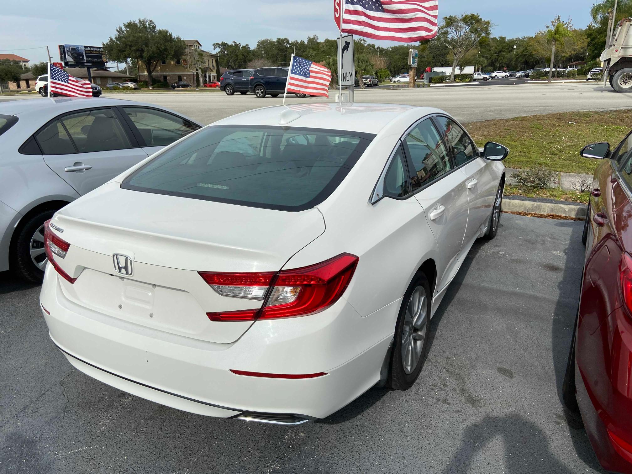 Photo 3 VIN: 1HGCV1F15JA134746 - HONDA ACCORD LX 