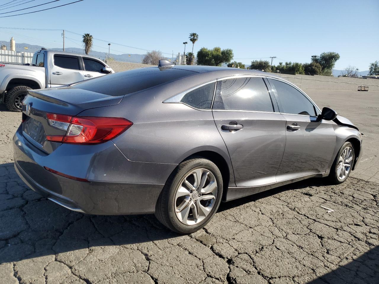 Photo 2 VIN: 1HGCV1F15JA221899 - HONDA ACCORD 