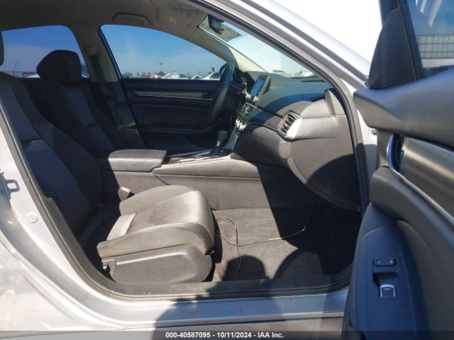 Photo 4 VIN: 1HGCV1F15JA256703 - HONDA ACCORD 