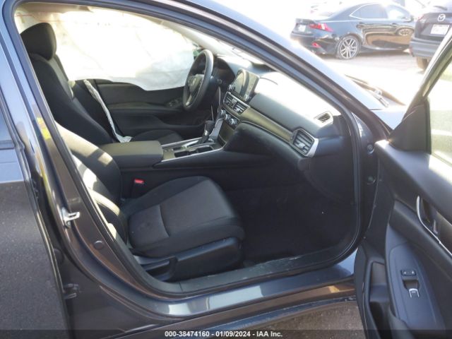 Photo 4 VIN: 1HGCV1F15KA120699 - HONDA ACCORD 