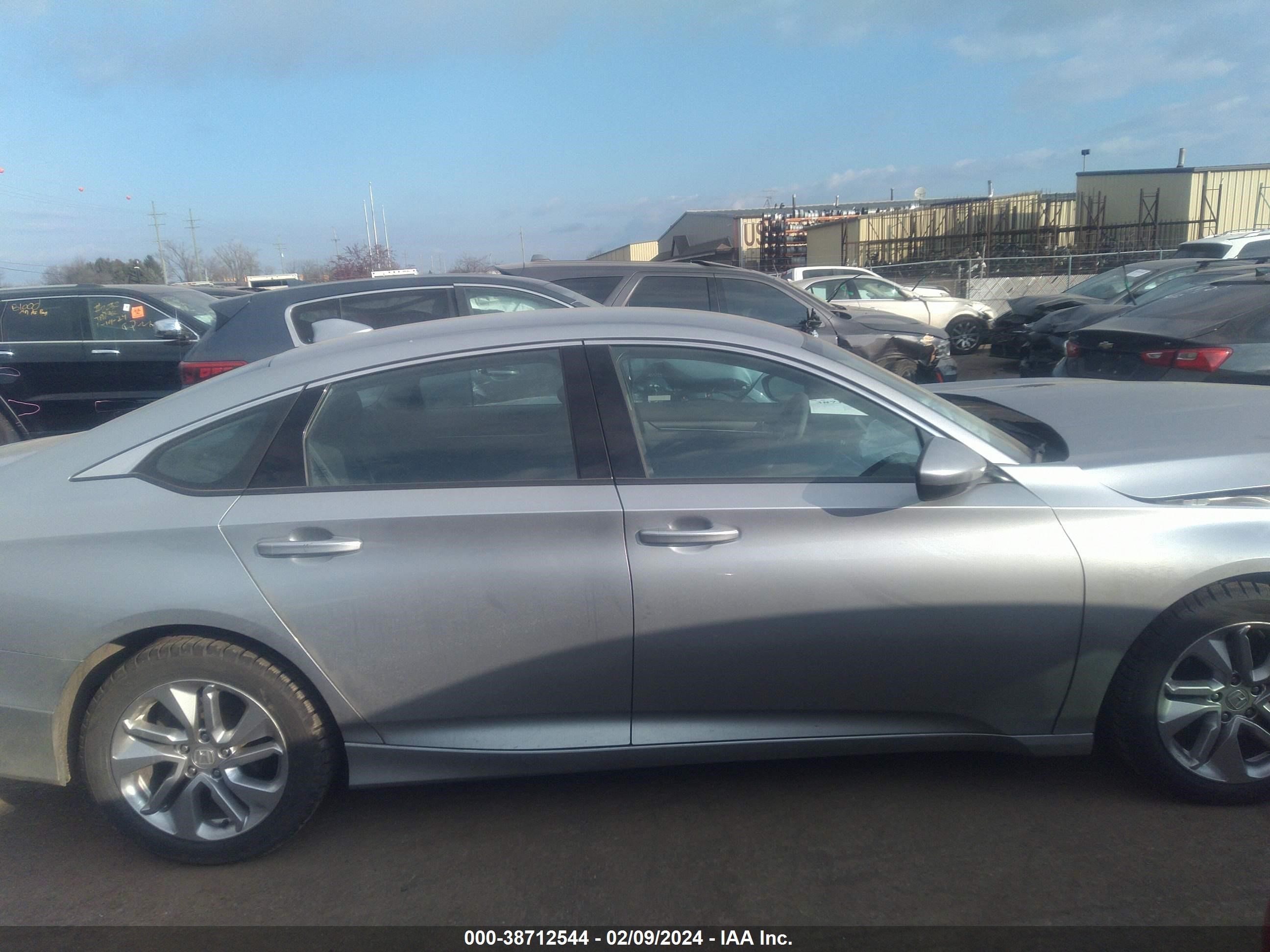 Photo 12 VIN: 1HGCV1F15KA141293 - HONDA ACCORD 