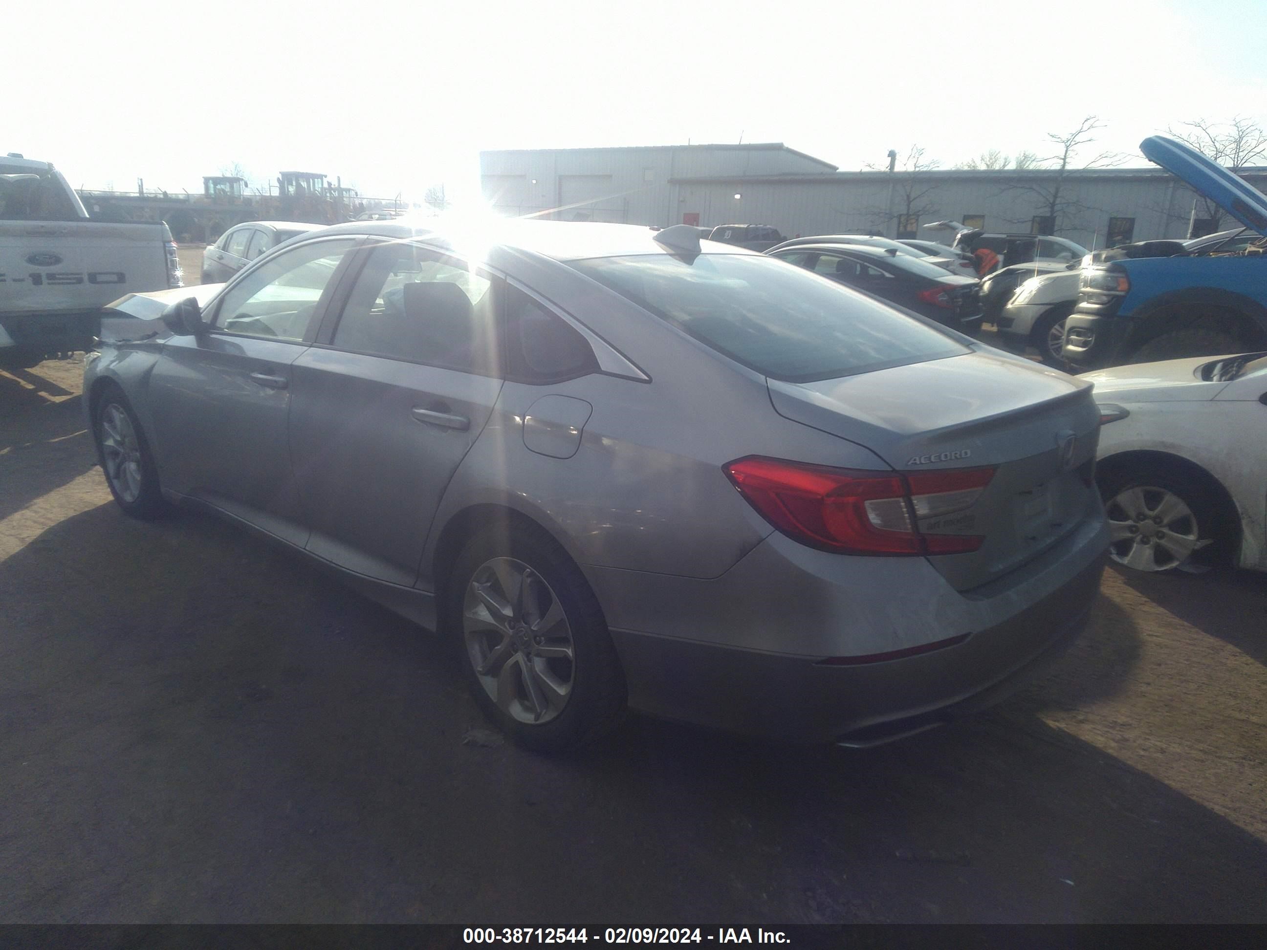 Photo 2 VIN: 1HGCV1F15KA141293 - HONDA ACCORD 