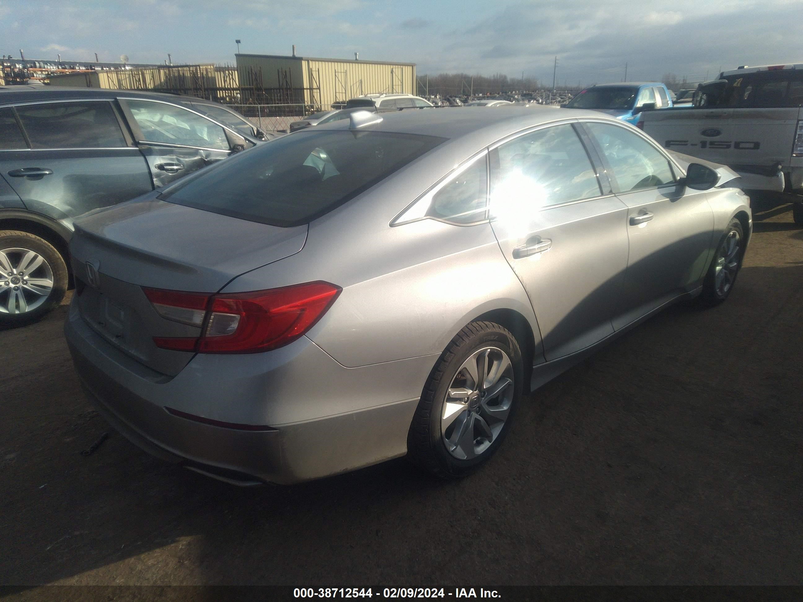 Photo 3 VIN: 1HGCV1F15KA141293 - HONDA ACCORD 