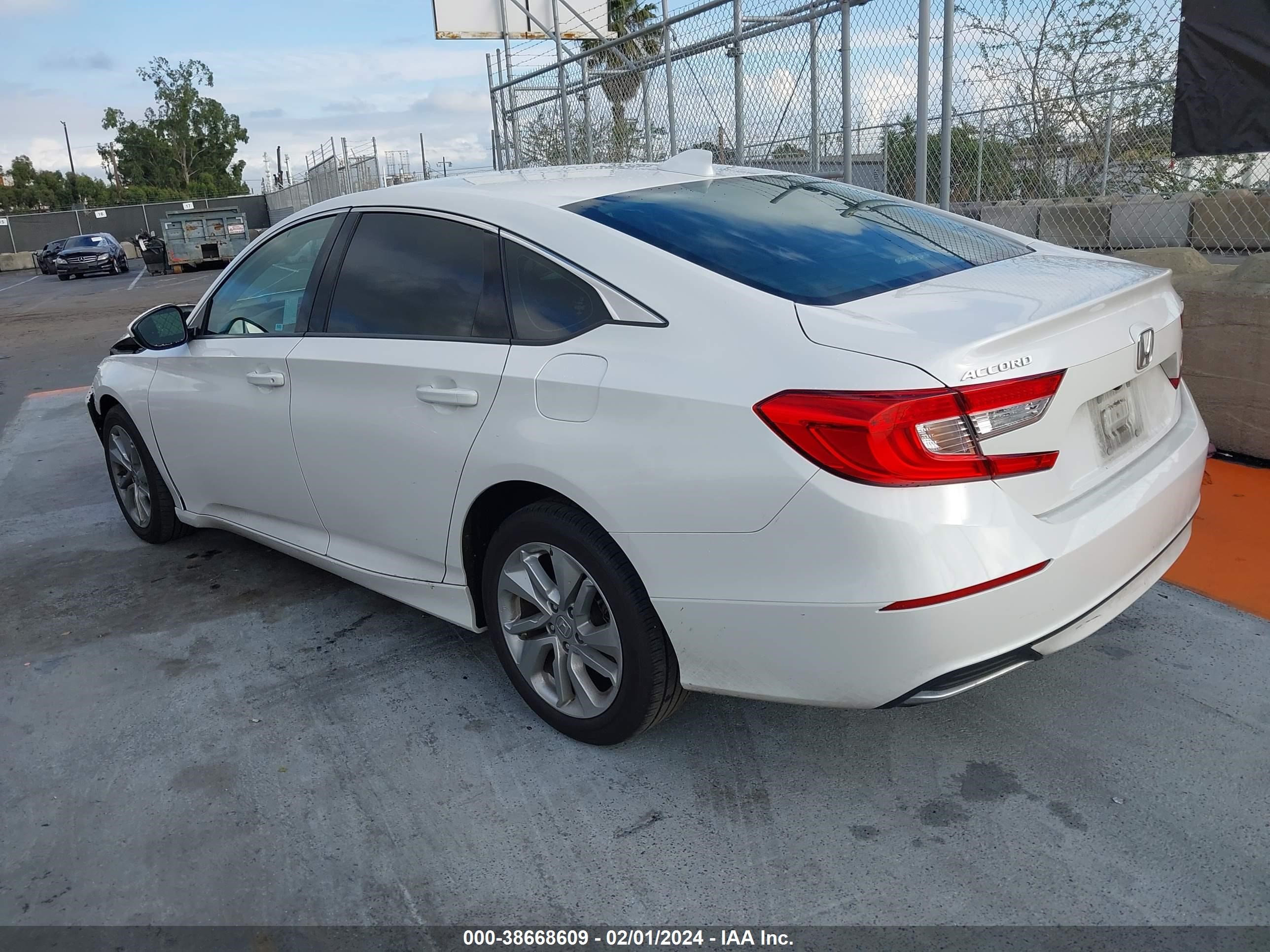 Photo 2 VIN: 1HGCV1F15LA093649 - HONDA ACCORD 