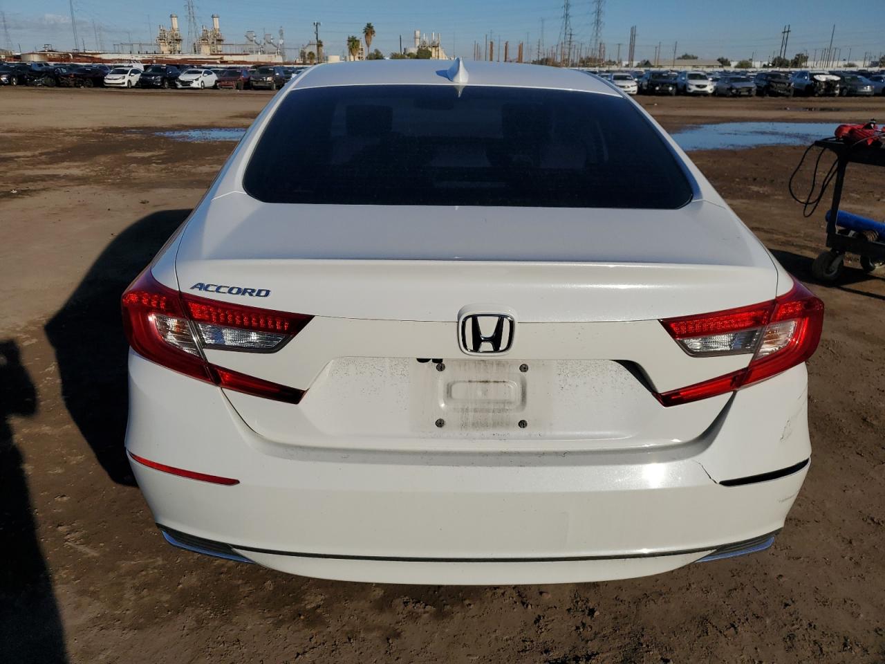 Photo 5 VIN: 1HGCV1F16JA209129 - HONDA ACCORD 