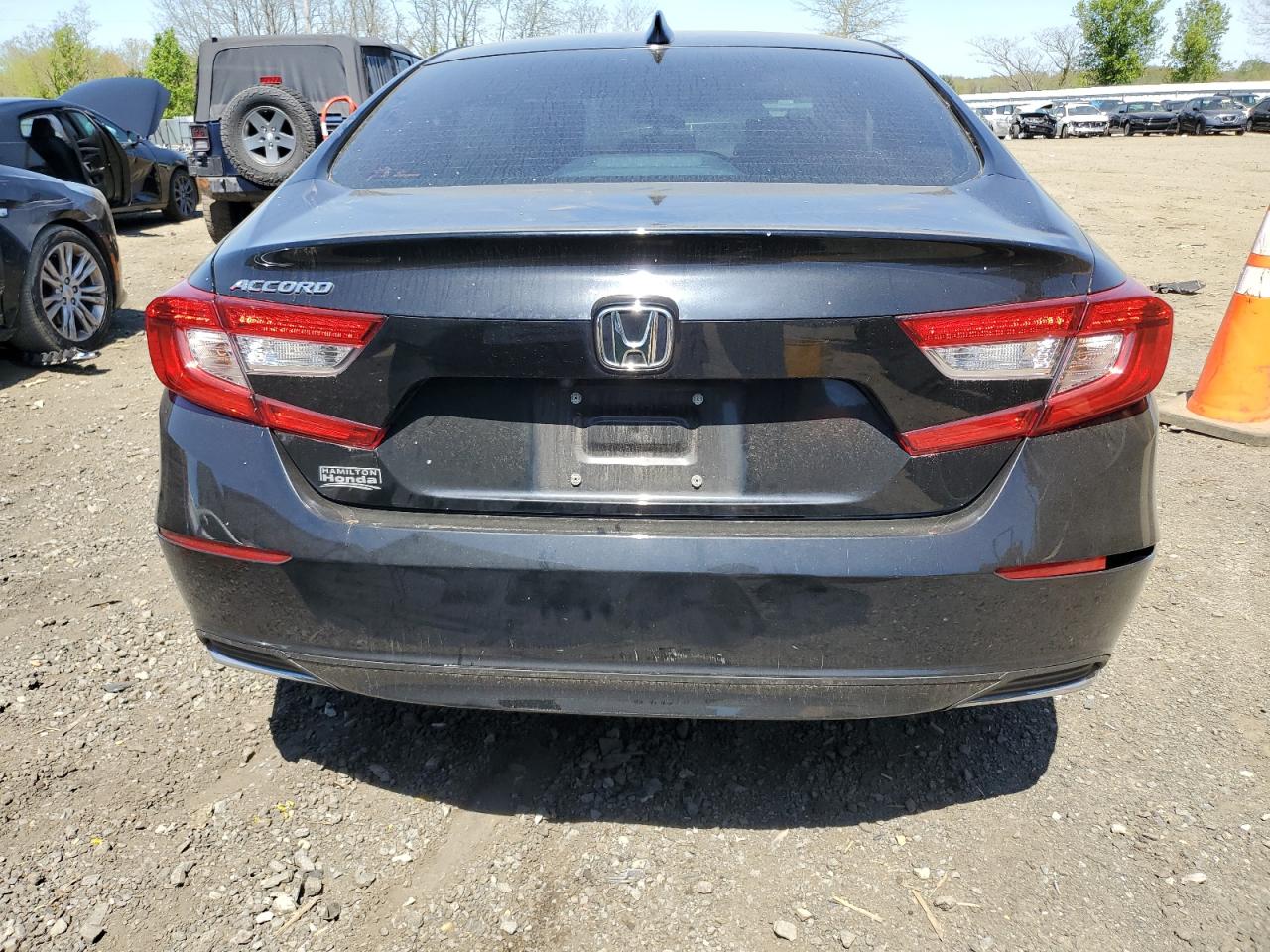 Photo 5 VIN: 1HGCV1F16JA266396 - HONDA ACCORD 