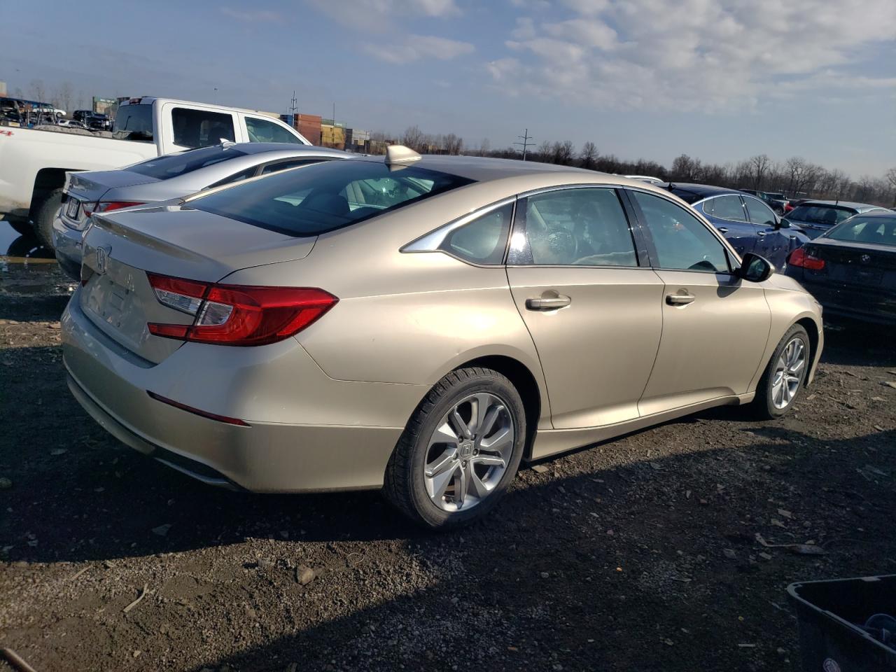 Photo 2 VIN: 1HGCV1F16KA061629 - HONDA ACCORD 