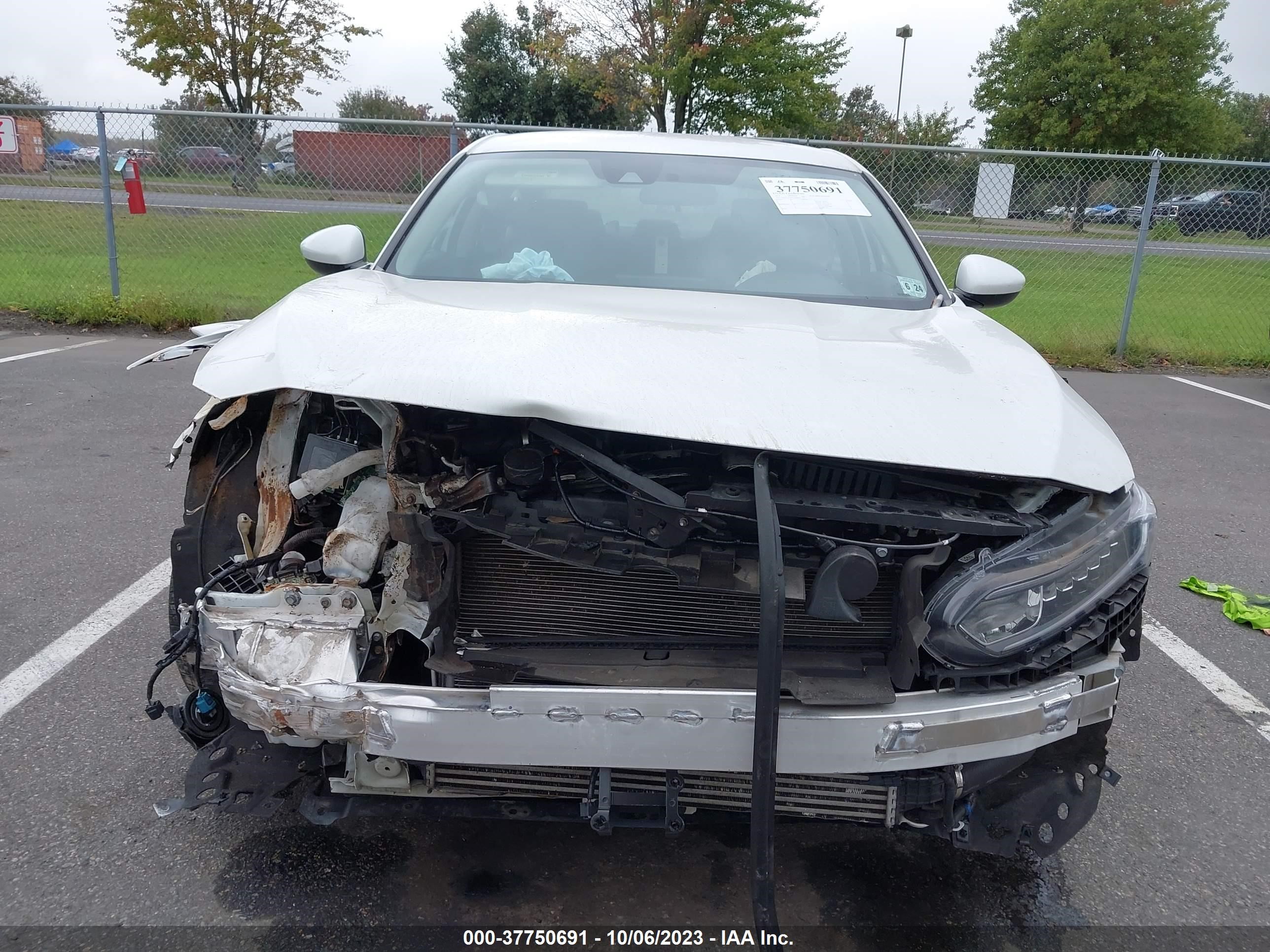 Photo 11 VIN: 1HGCV1F16KA088846 - HONDA ACCORD 