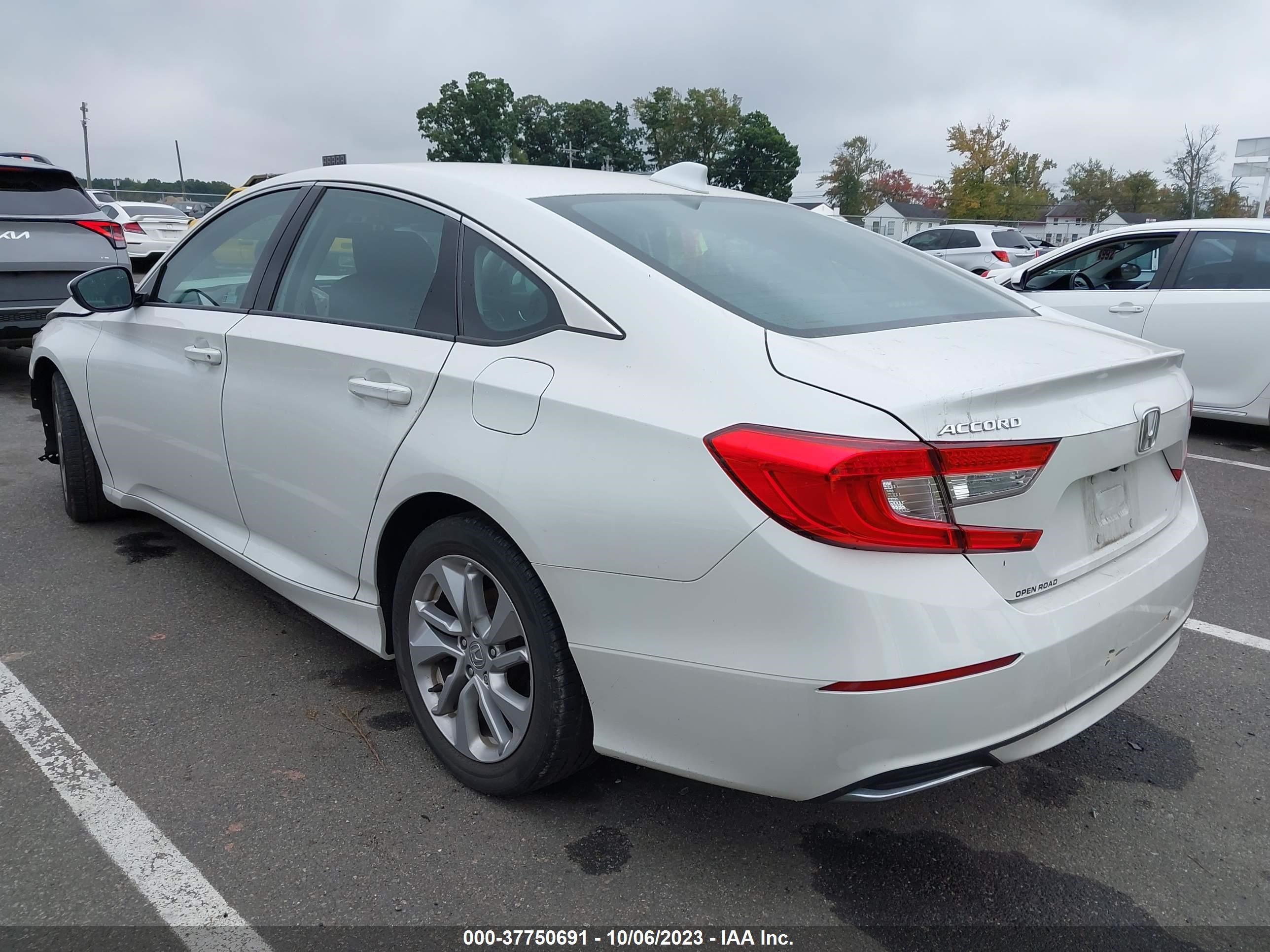 Photo 2 VIN: 1HGCV1F16KA088846 - HONDA ACCORD 