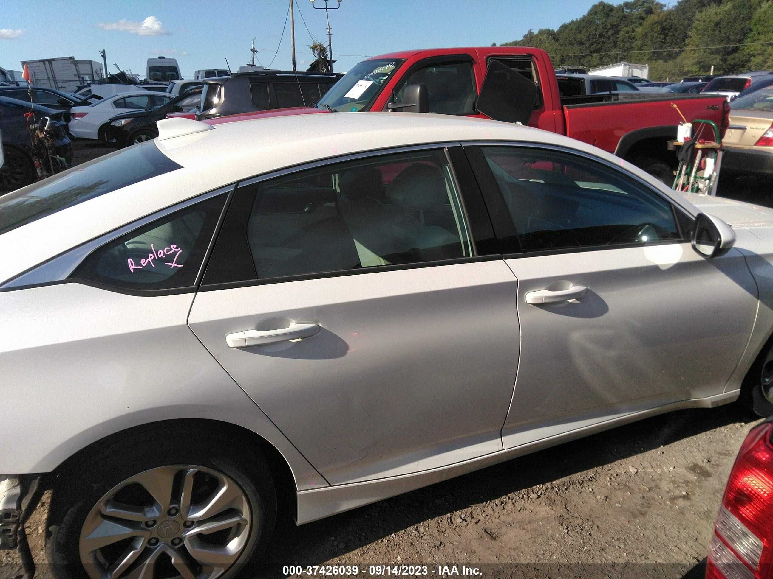 Photo 13 VIN: 1HGCV1F16KA112255 - HONDA ACCORD 