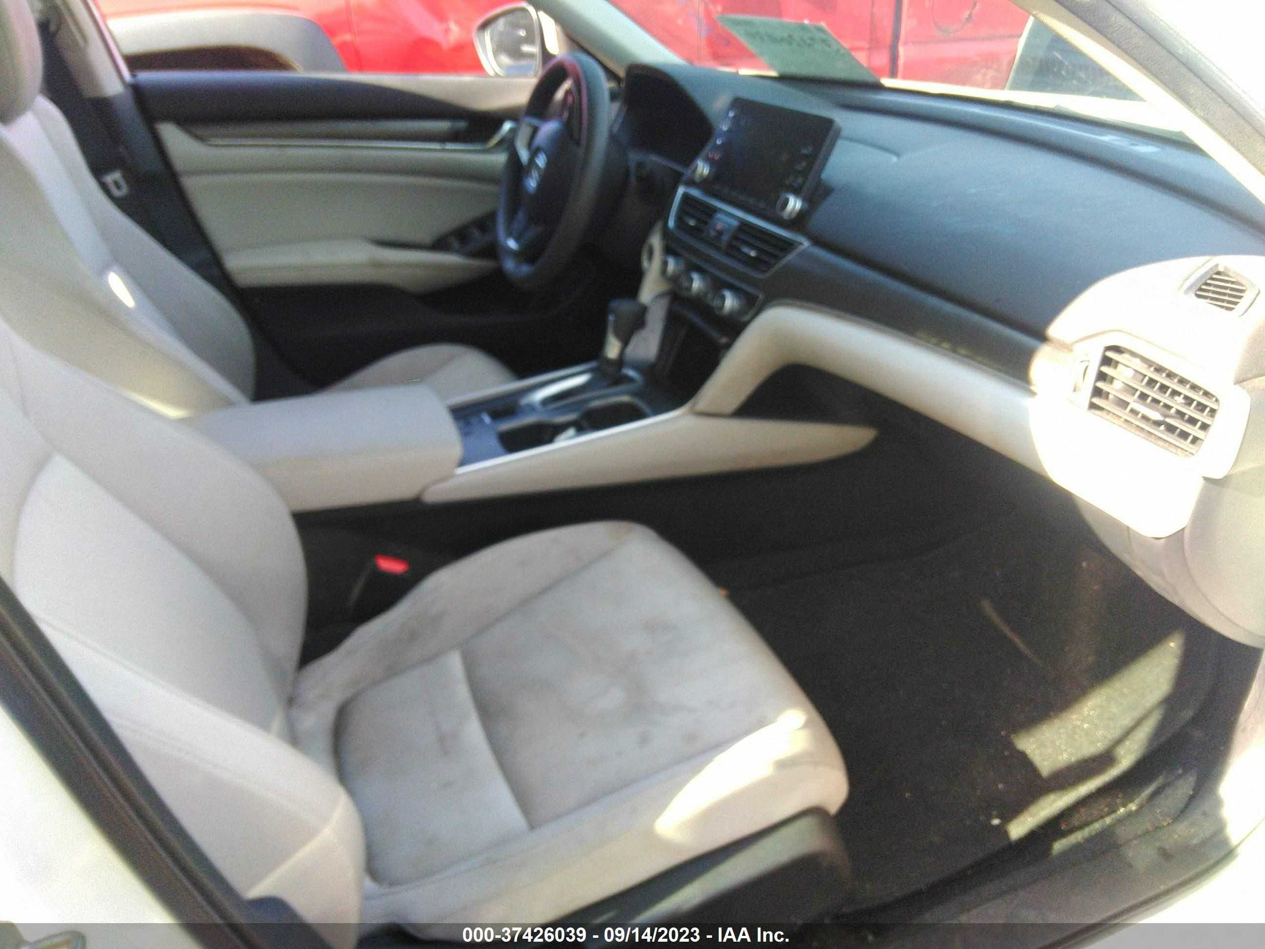 Photo 4 VIN: 1HGCV1F16KA112255 - HONDA ACCORD 