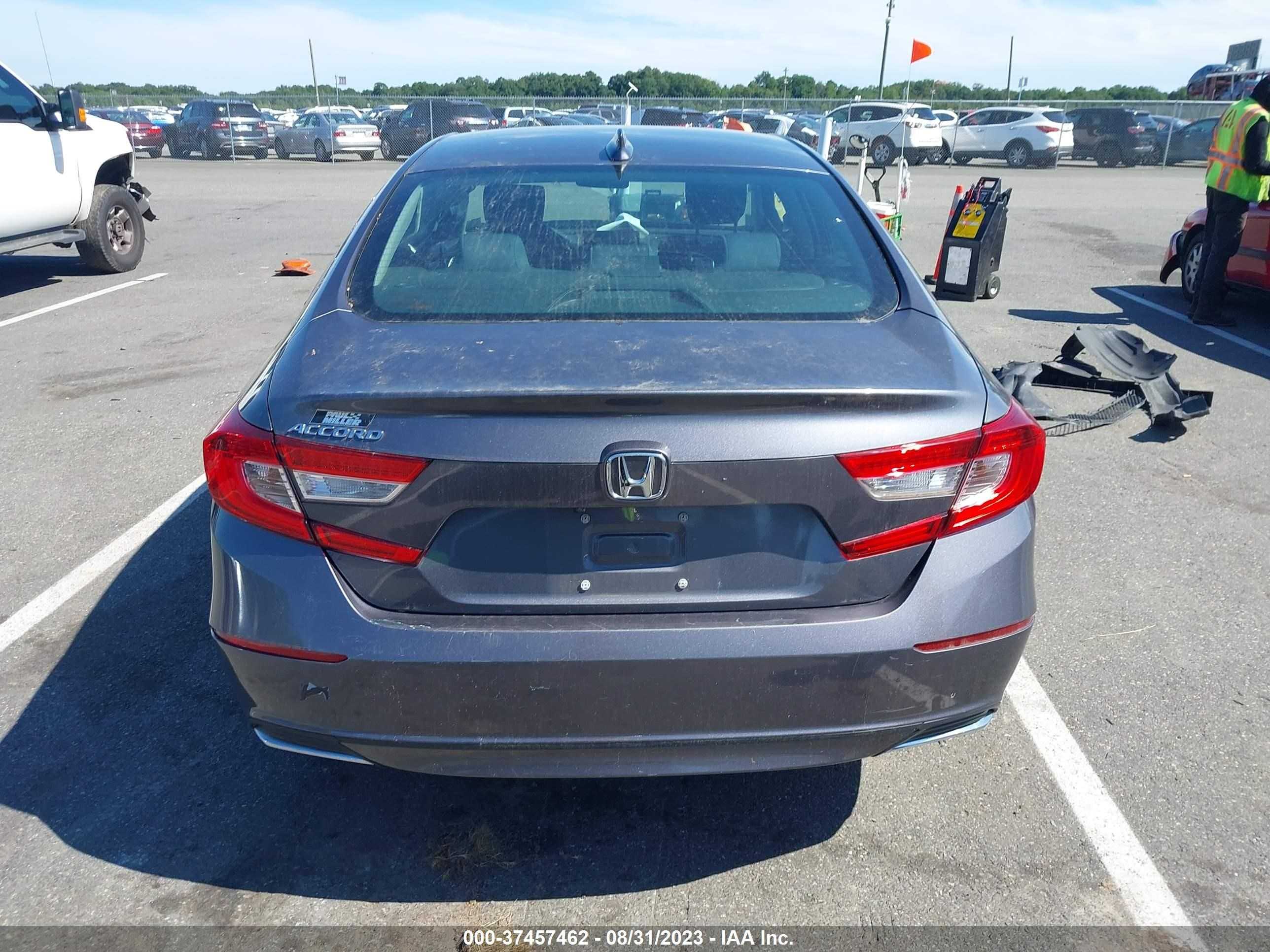 Photo 15 VIN: 1HGCV1F17JA082505 - HONDA ACCORD 