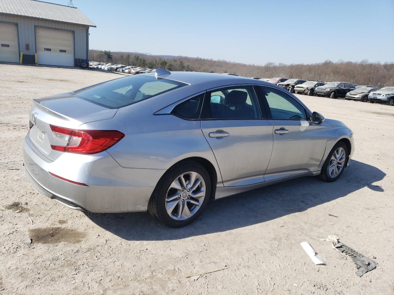 Photo 2 VIN: 1HGCV1F17JA227848 - HONDA ACCORD 