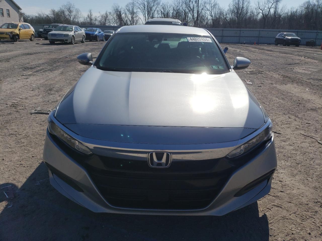 Photo 4 VIN: 1HGCV1F17JA227848 - HONDA ACCORD 