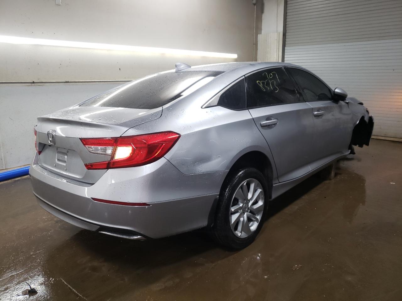 Photo 2 VIN: 1HGCV1F17LA071104 - HONDA ACCORD 