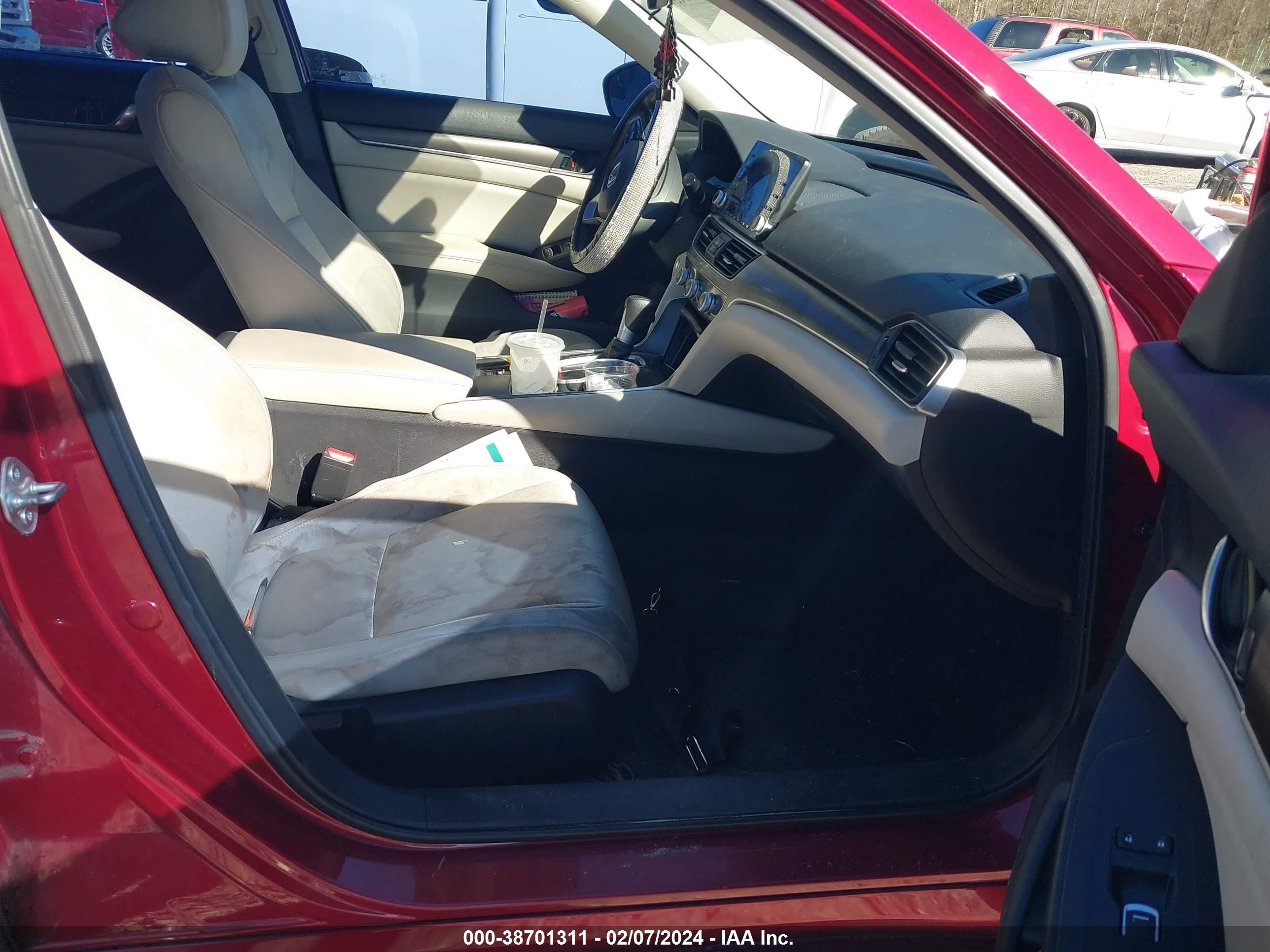 Photo 4 VIN: 1HGCV1F17LA090672 - HONDA ACCORD 