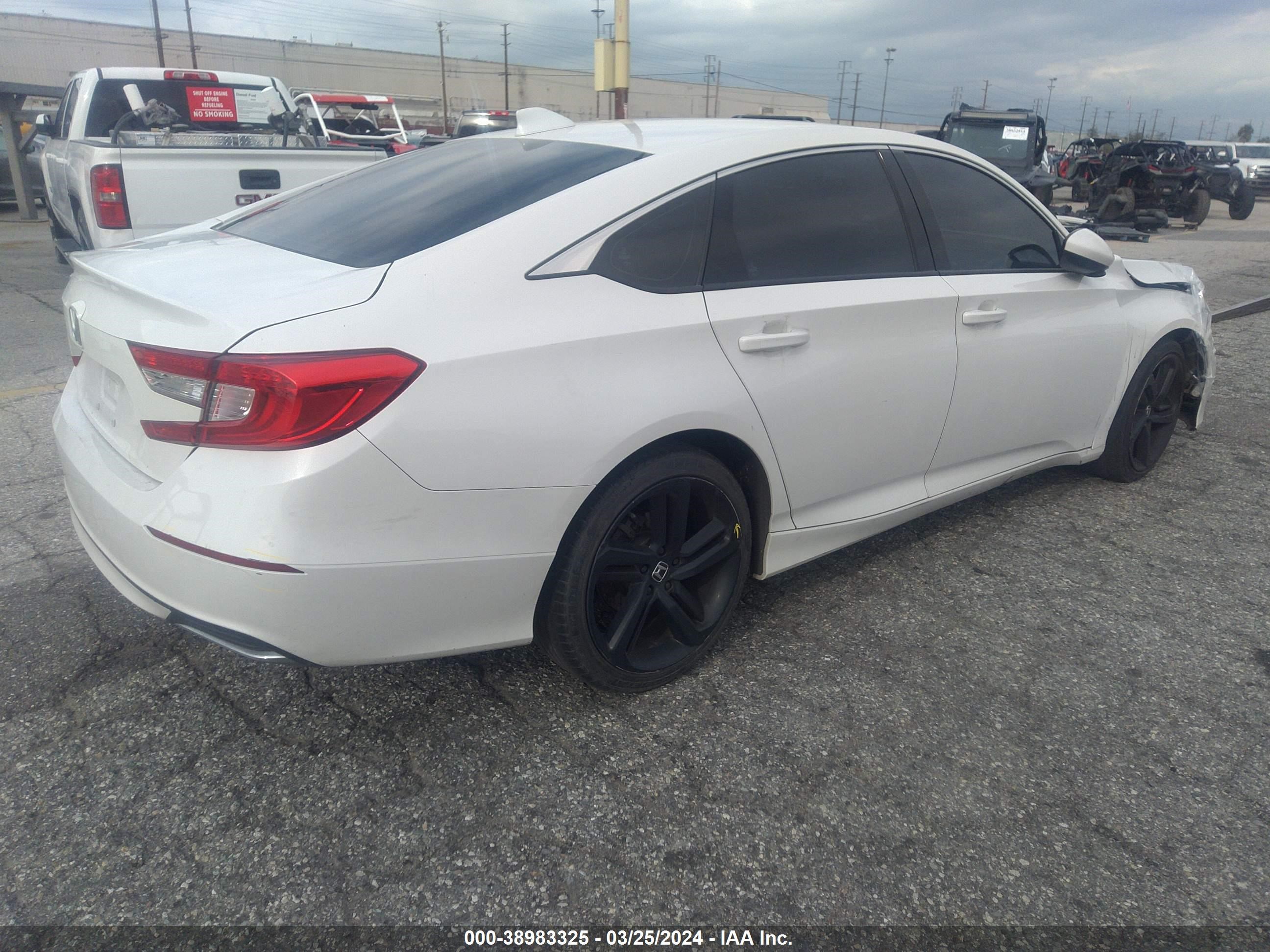 Photo 3 VIN: 1HGCV1F17LA132595 - HONDA ACCORD 