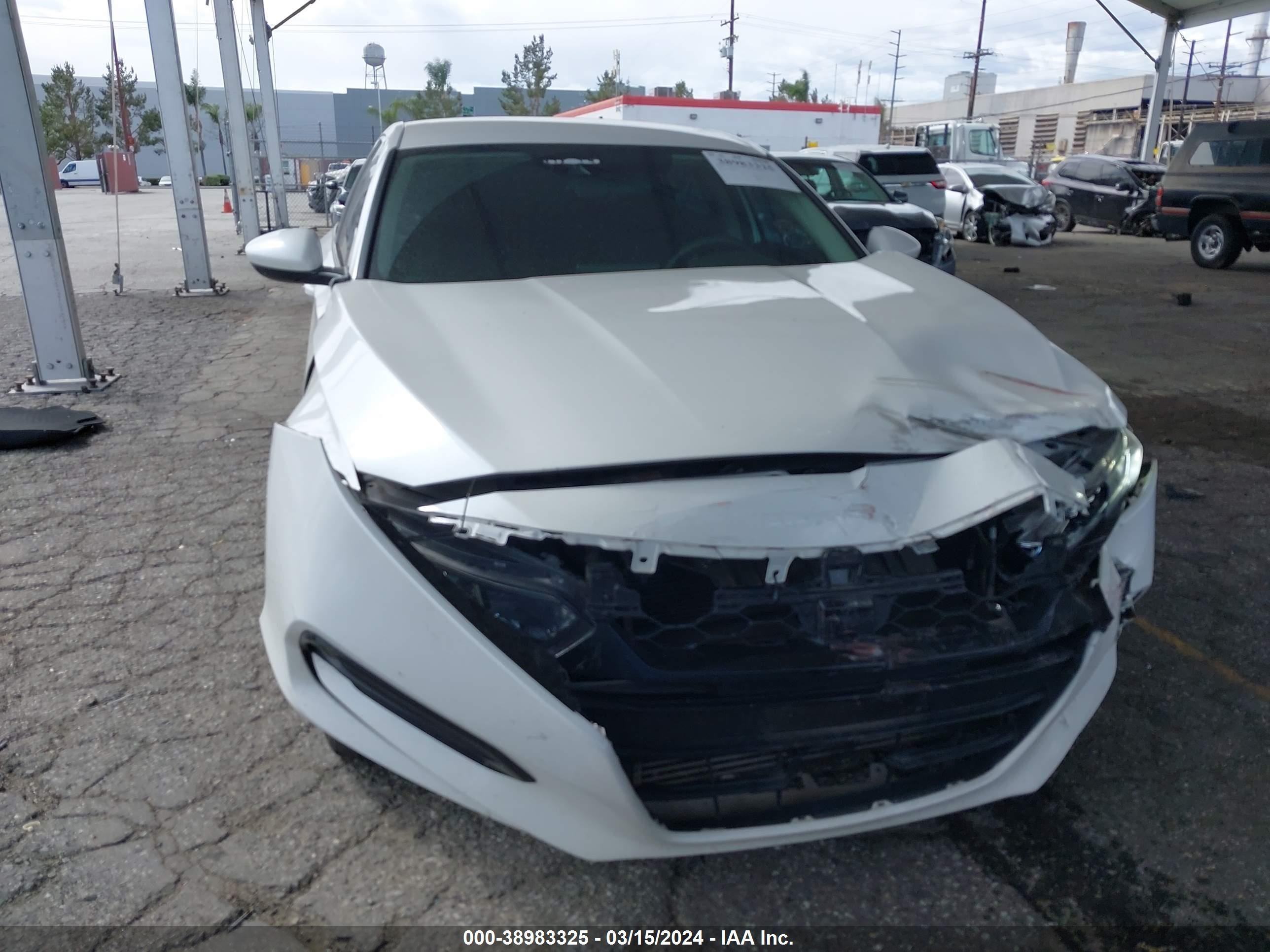 Photo 5 VIN: 1HGCV1F17LA132595 - HONDA ACCORD 