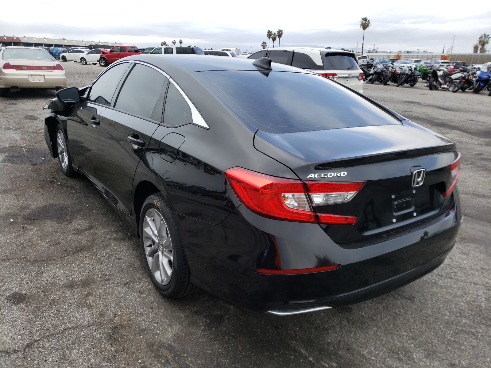 Photo 2 VIN: 1HGCV1F17LA156797 - HONDA ACCORD LX 